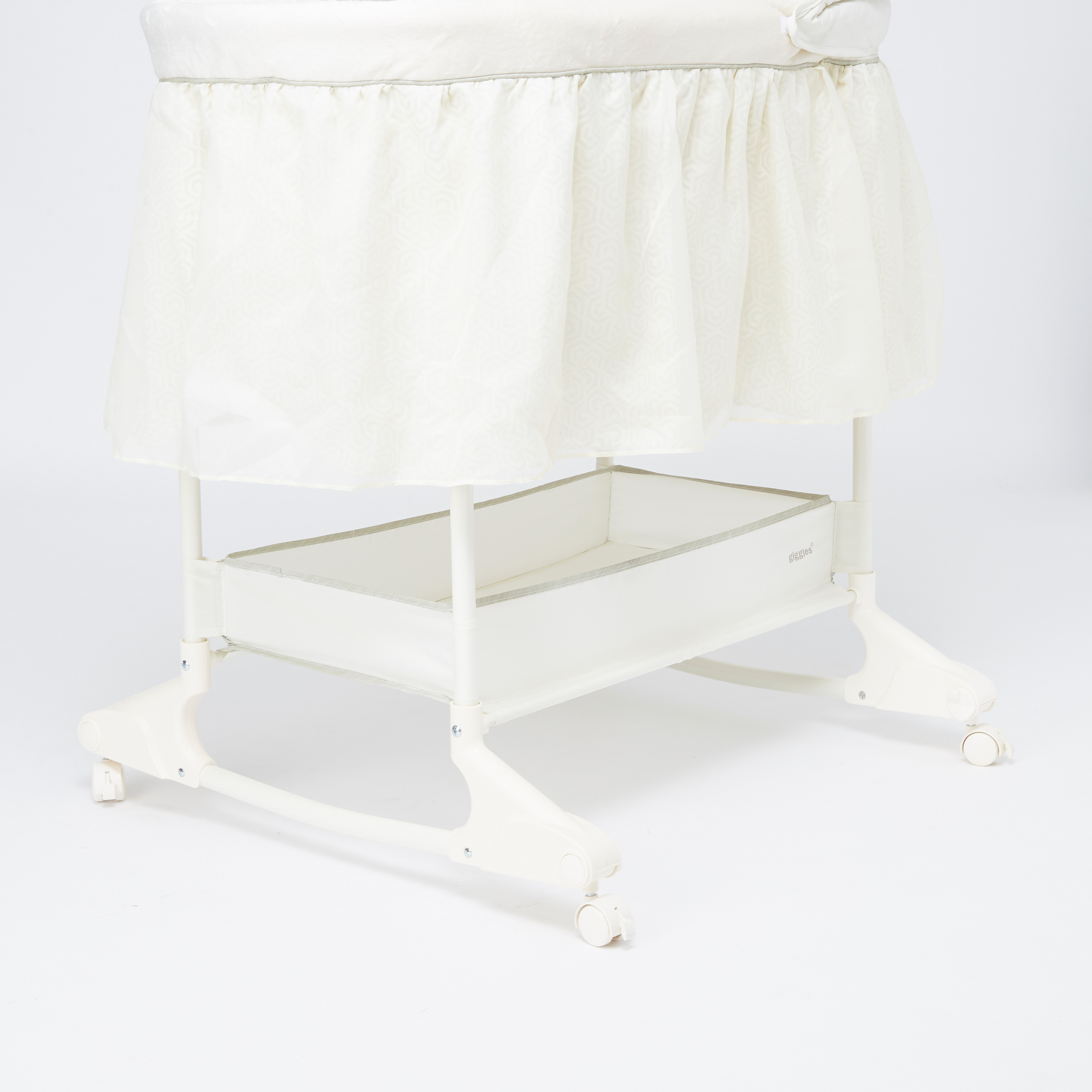 سرير أطفال هزاز 2 في 1  من جيجلز-baby-nursery-furniture-cribsandbeds-bassinets-image-6