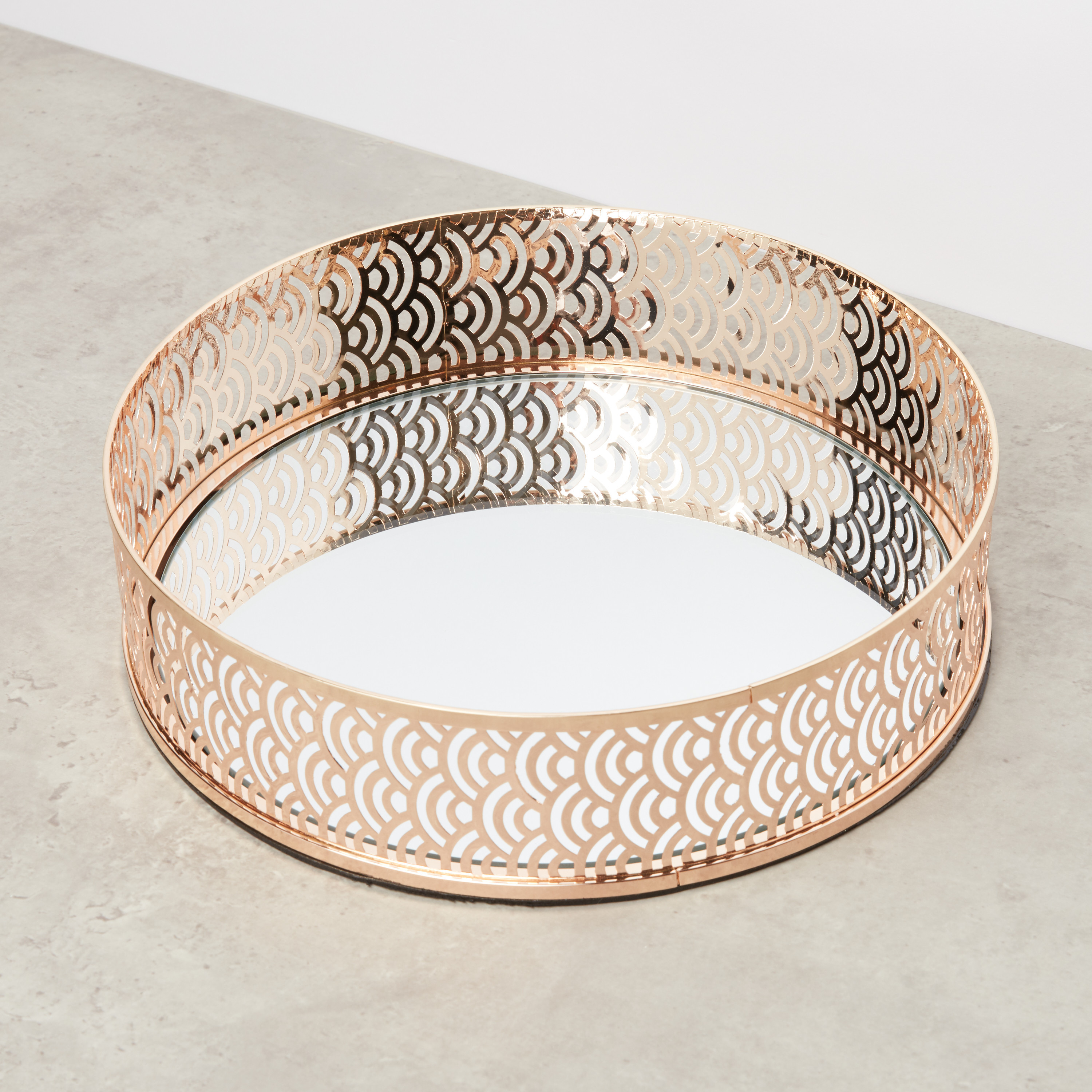 Round Metallic Tray - 28.5x28.5x7 cms-household-dining-serveware-servingtrays-image-2