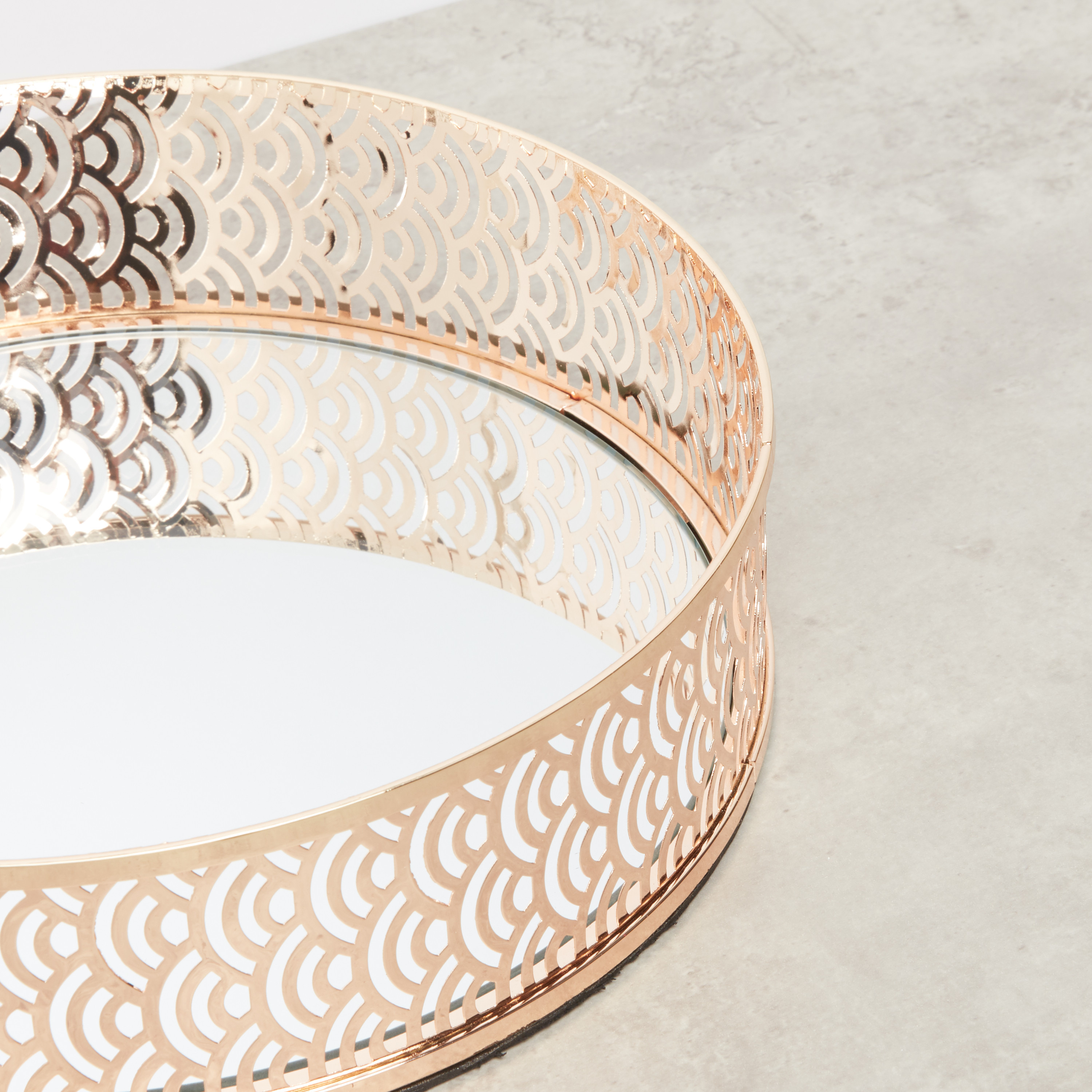 Round Metallic Tray - 28.5x28.5x7 cms-household-dining-serveware-servingtrays-image-3