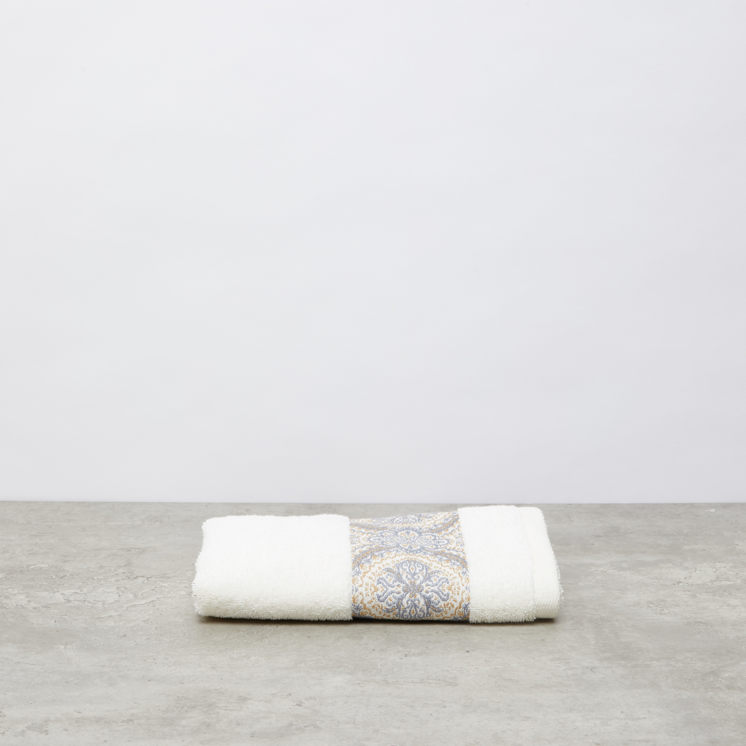 منشفة يد بطبعات من كوليت - 40x70 سم-household-bathandlaundry-bathlinen-towels-image-1