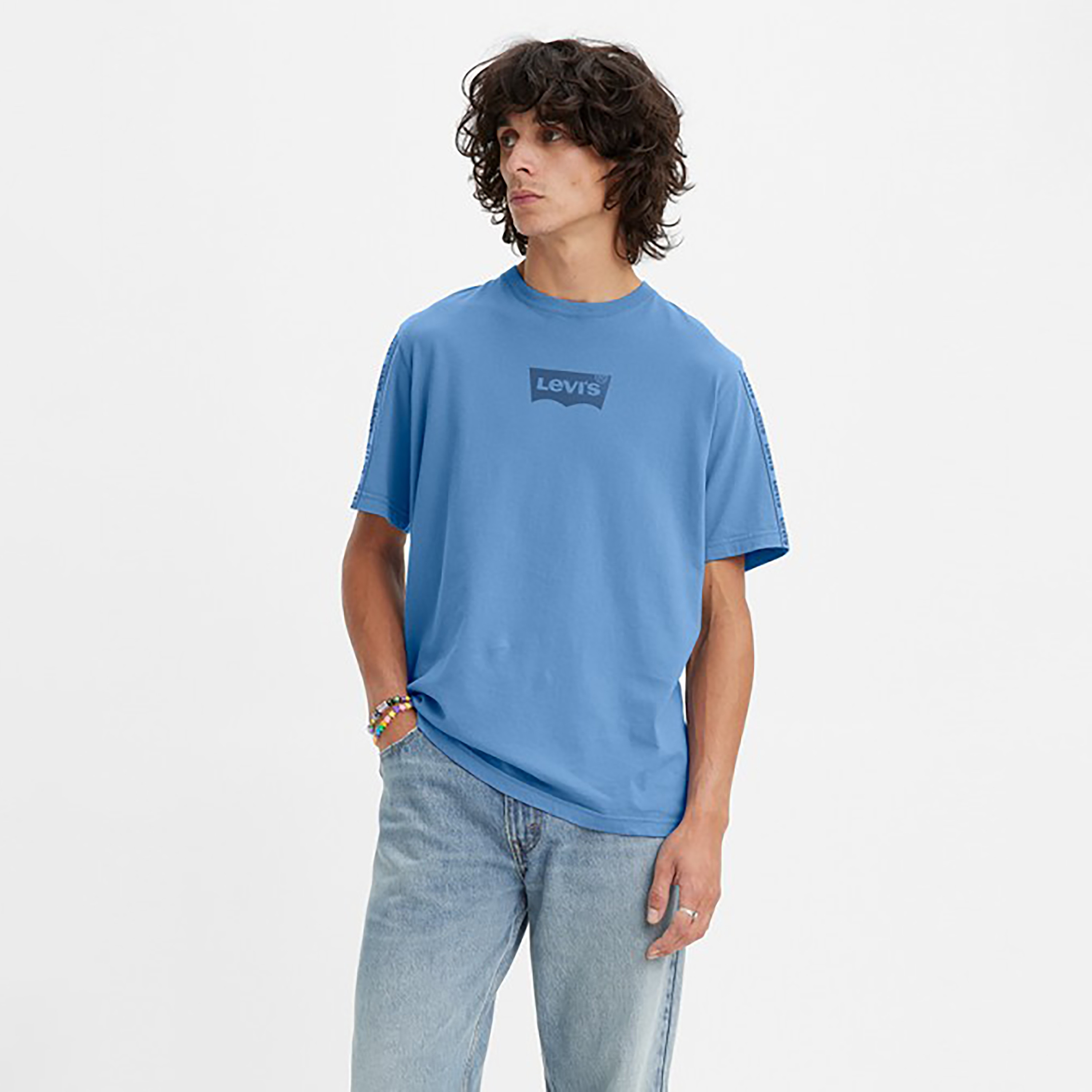 تيشيرت ليفايز بأكمام قصيرة وياقة دائرية مع شعار-men-clothing-tshirtsandpolos-tshirts-image-1
