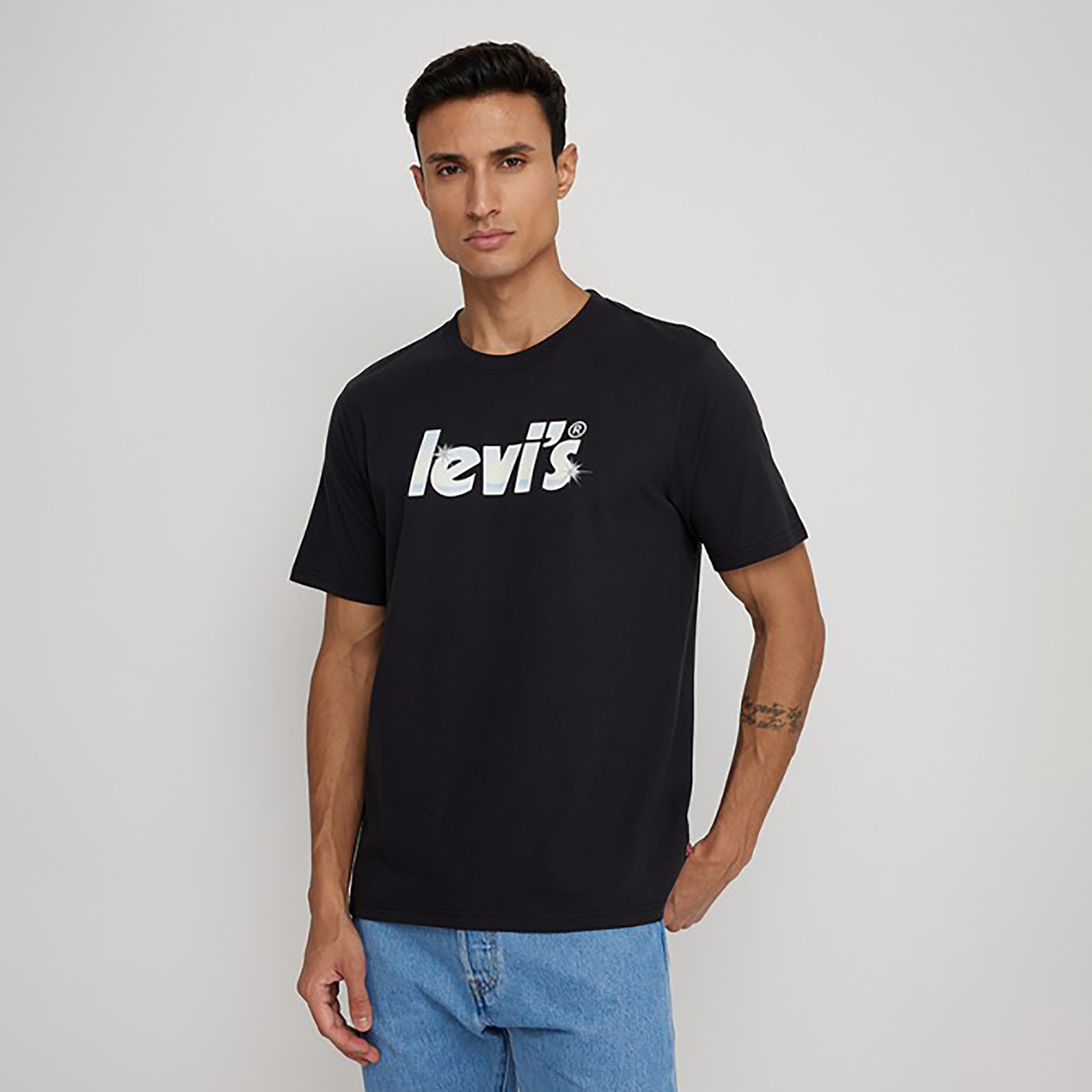 تيشيرت ليفايز بأكمام قصيرة وياقة دائرية مع شعار-men-clothing-tshirtsandpolos-tshirts-image-1