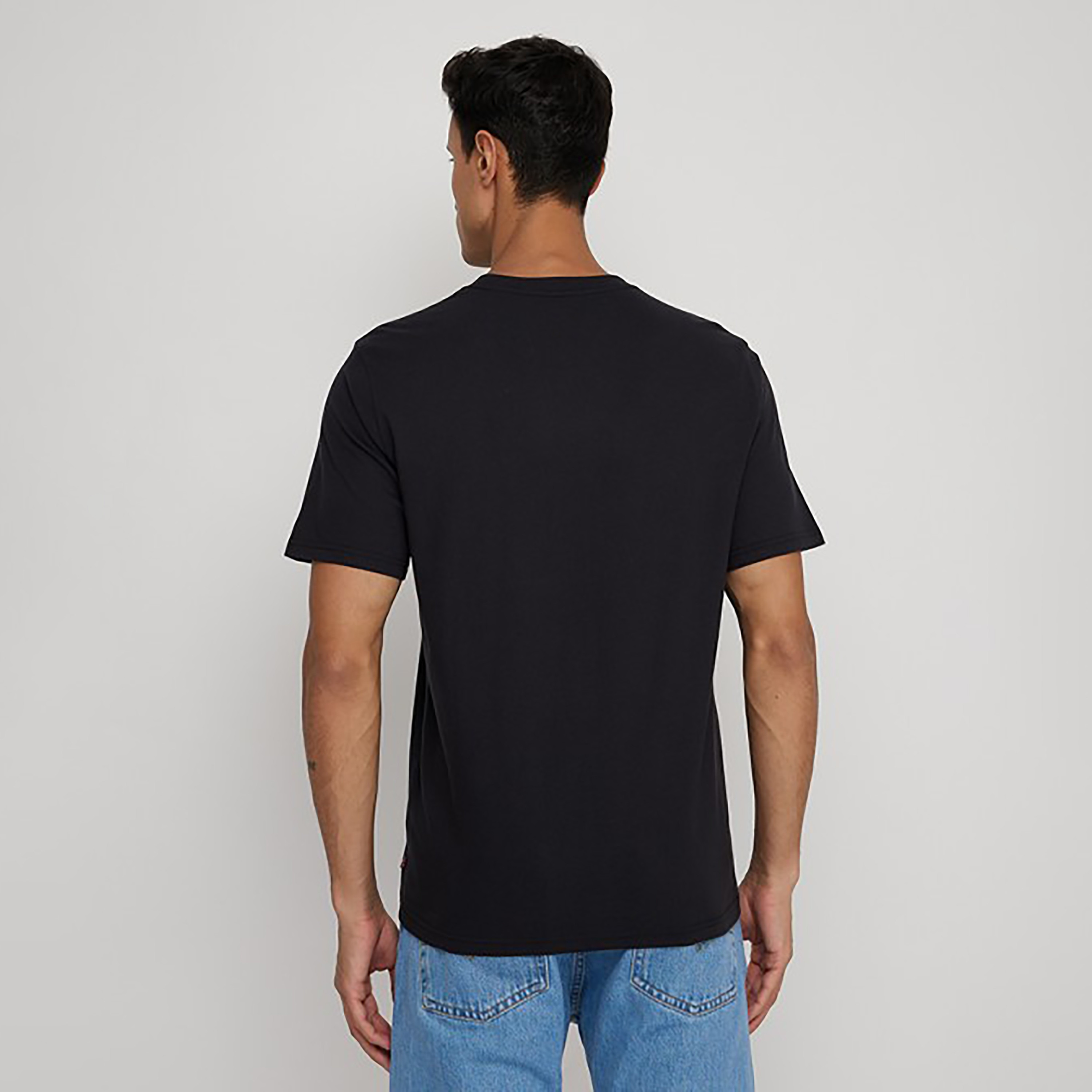 تيشيرت ليفايز بأكمام قصيرة وياقة دائرية مع شعار-men-clothing-tshirtsandpolos-tshirts-image-4