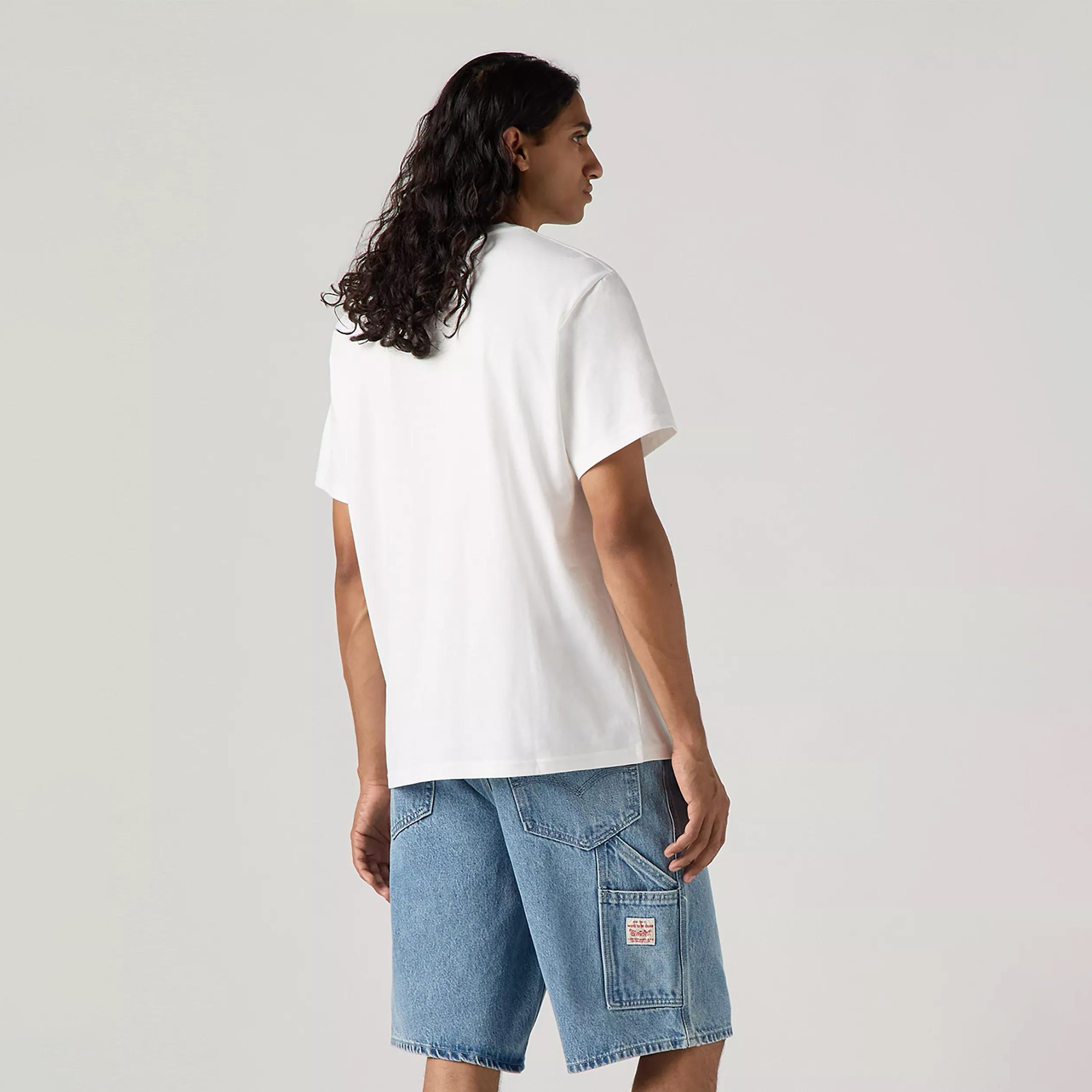 تي شيرت بأكمام قصيرة وياقة دائرية وشعار Levi-men-clothing-tshirtsandpolos-tshirts-image-4