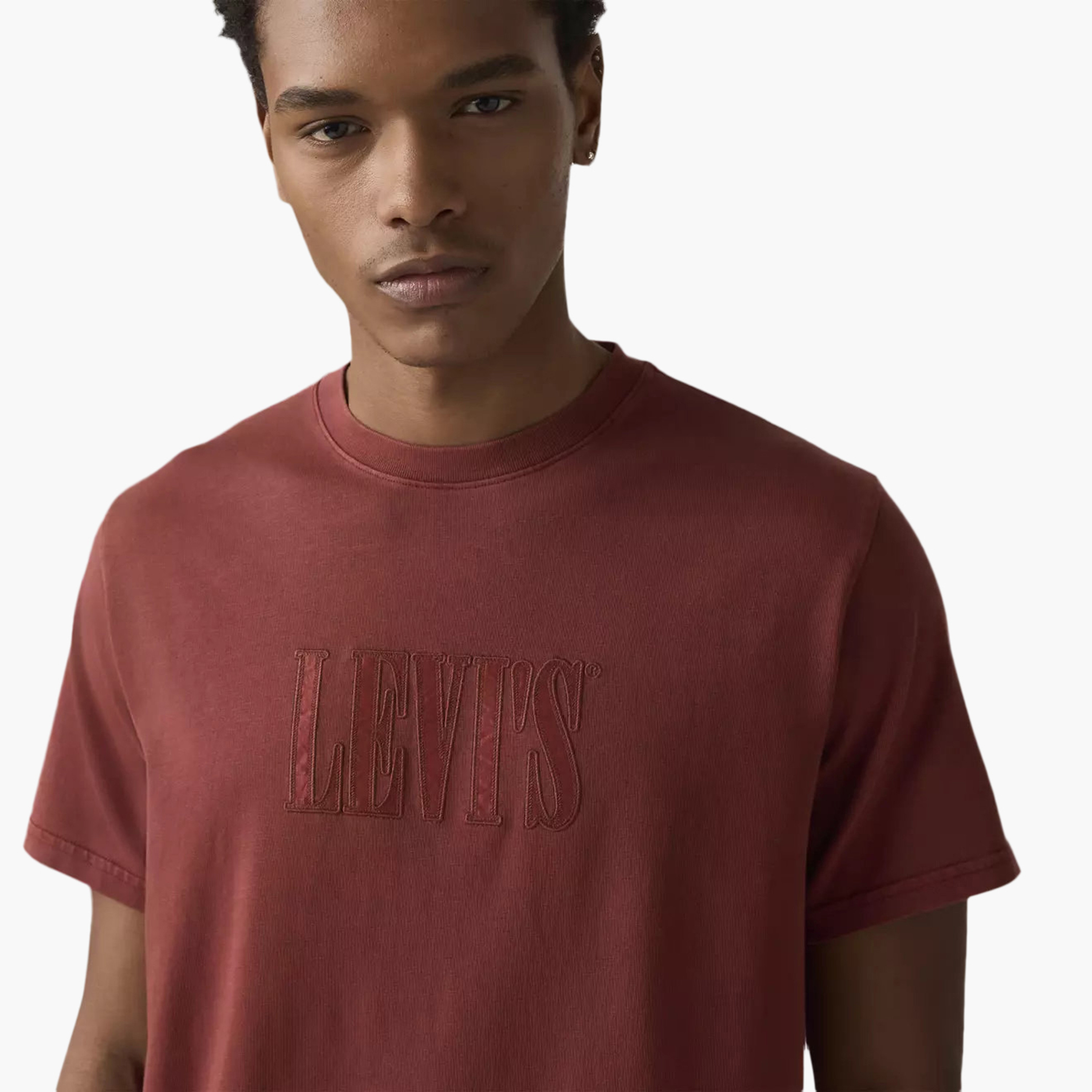 تيشيرت رجالي بفتحة رقبة مستديرة وأكمام قصيرة مع شعار أبليكيه من ليفايز-men-clothing-tshirtsandpolos-tshirts-image-3