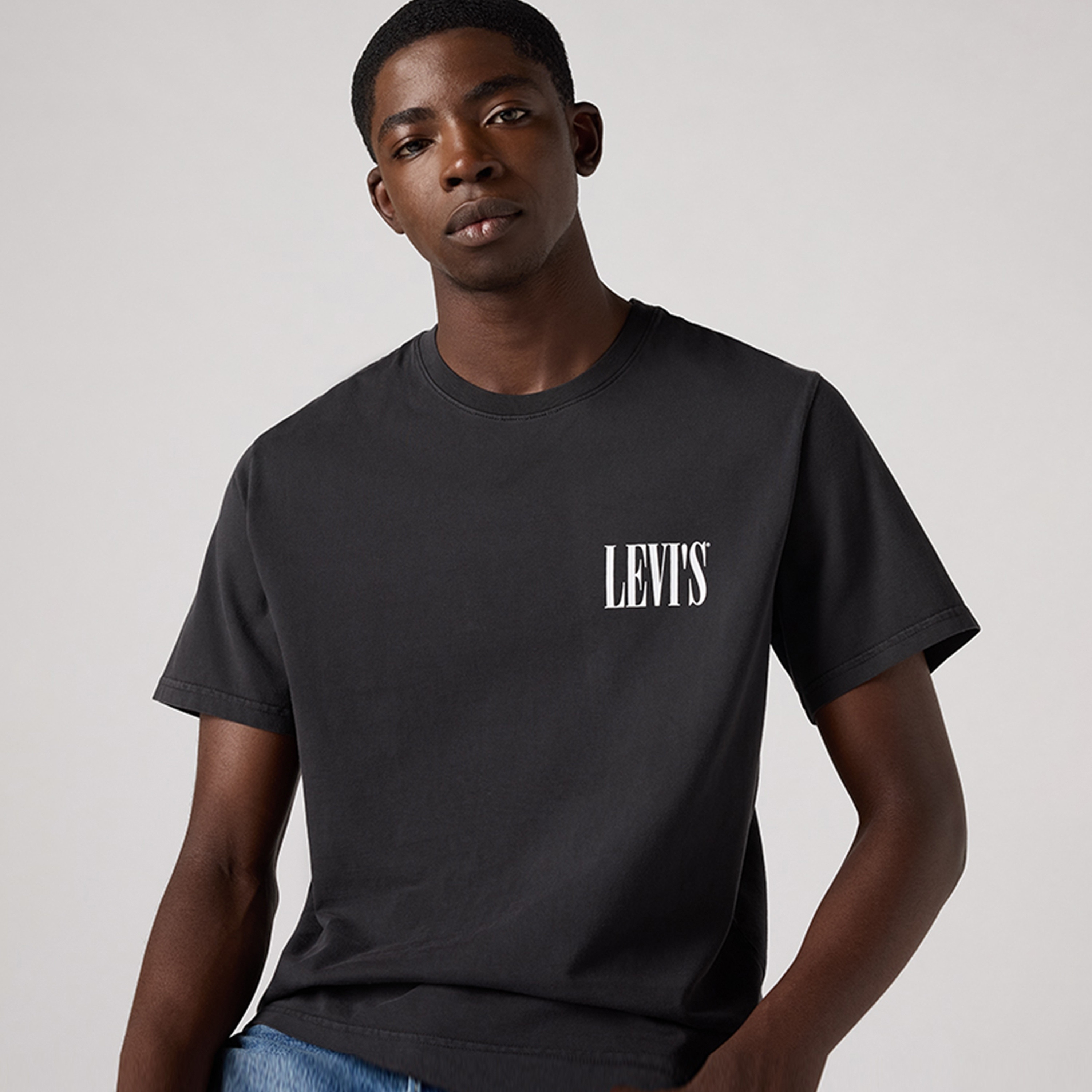 تي شيرت رجالي سادة بياقة دائرية وأكمام قصيرة من ليفايس-men-clothing-tshirtsandpolos-tshirts-image-2