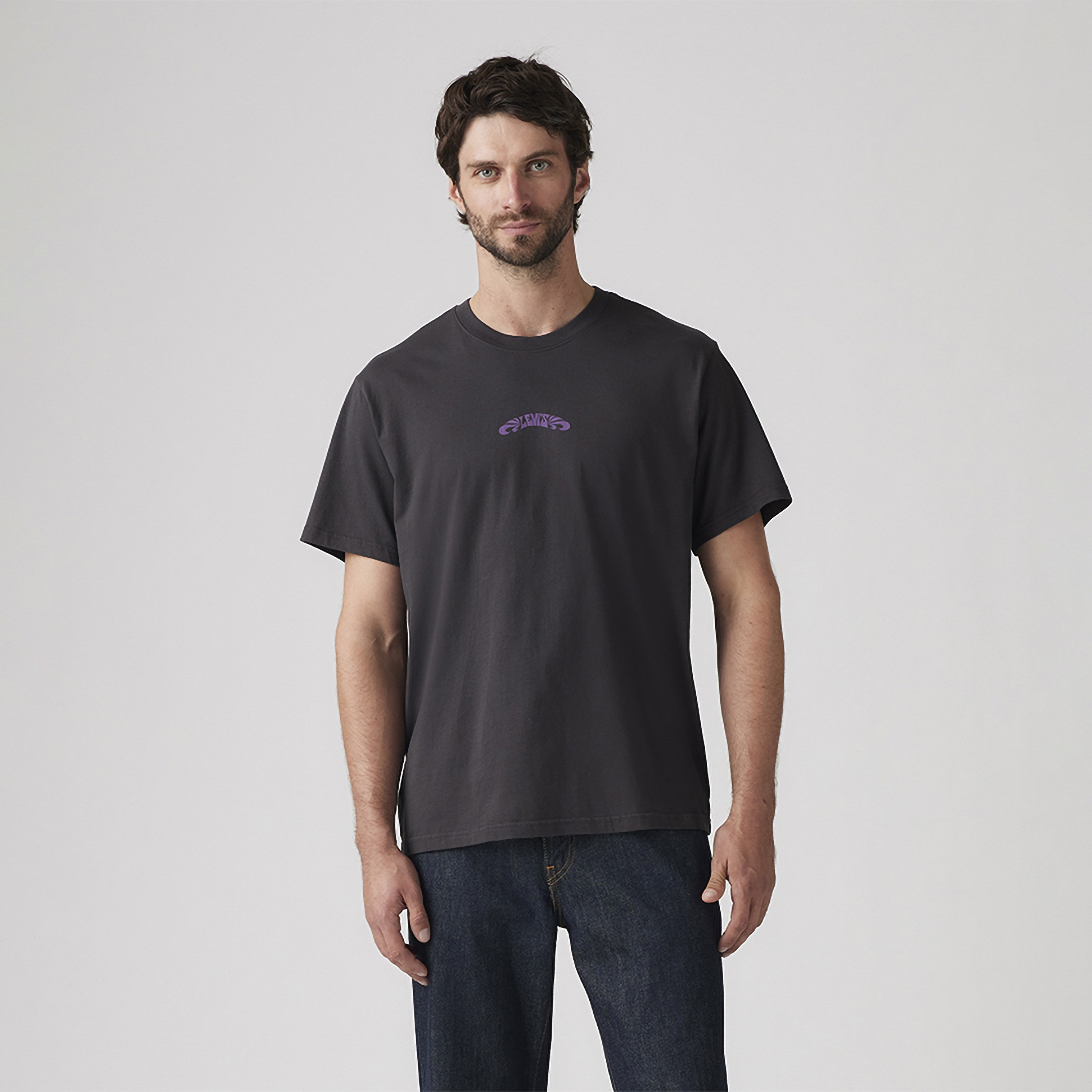 تي شيرت رجالي سادة برقبة دائرية وأكمام قصيرة من ليفايس-men-clothing-tshirtsandpolos-tshirts-image-1