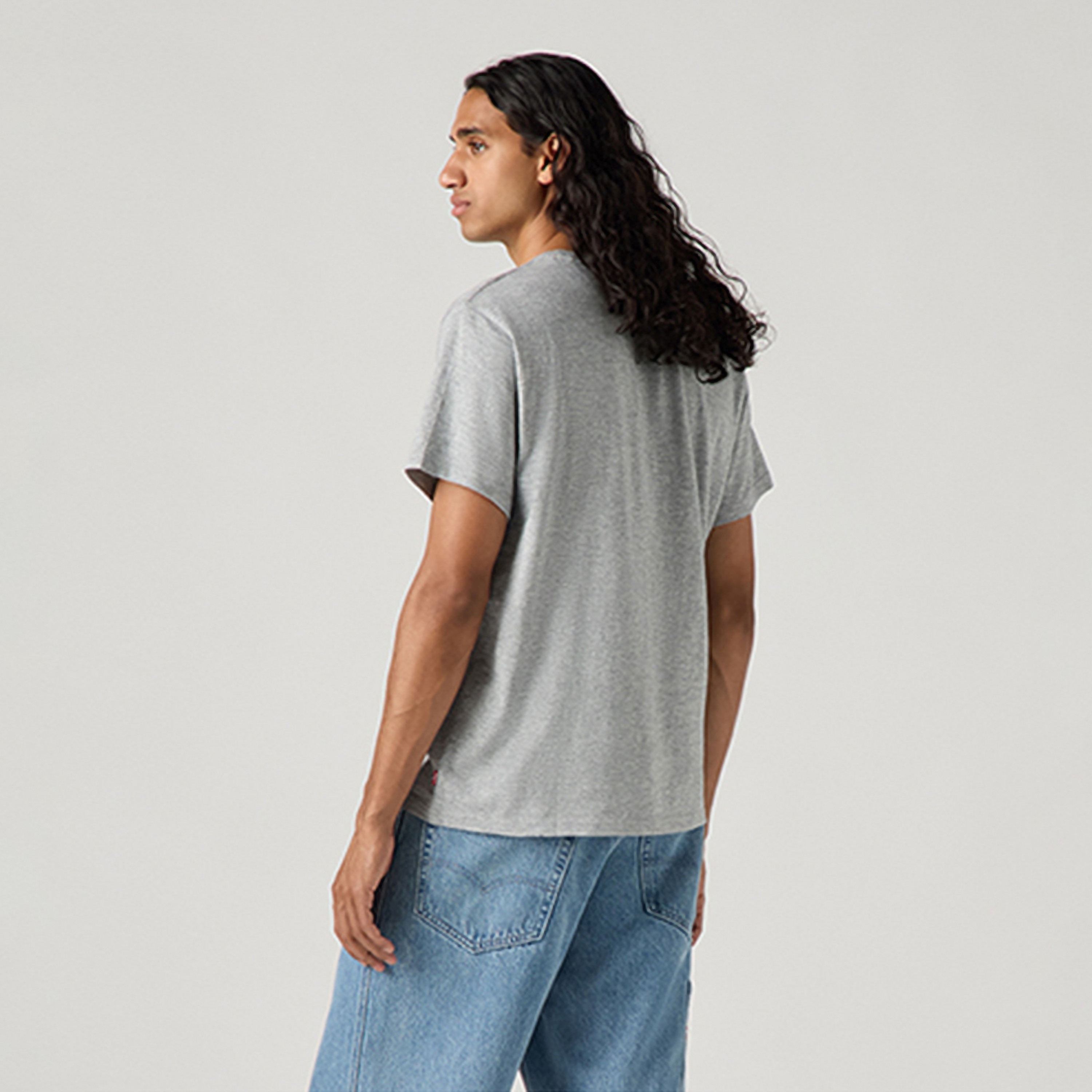 تي شيرت رجالي سادة برقبة دائرية وأكمام قصيرة من ليفايس-men-clothing-tshirtsandpolos-tshirts-image-2