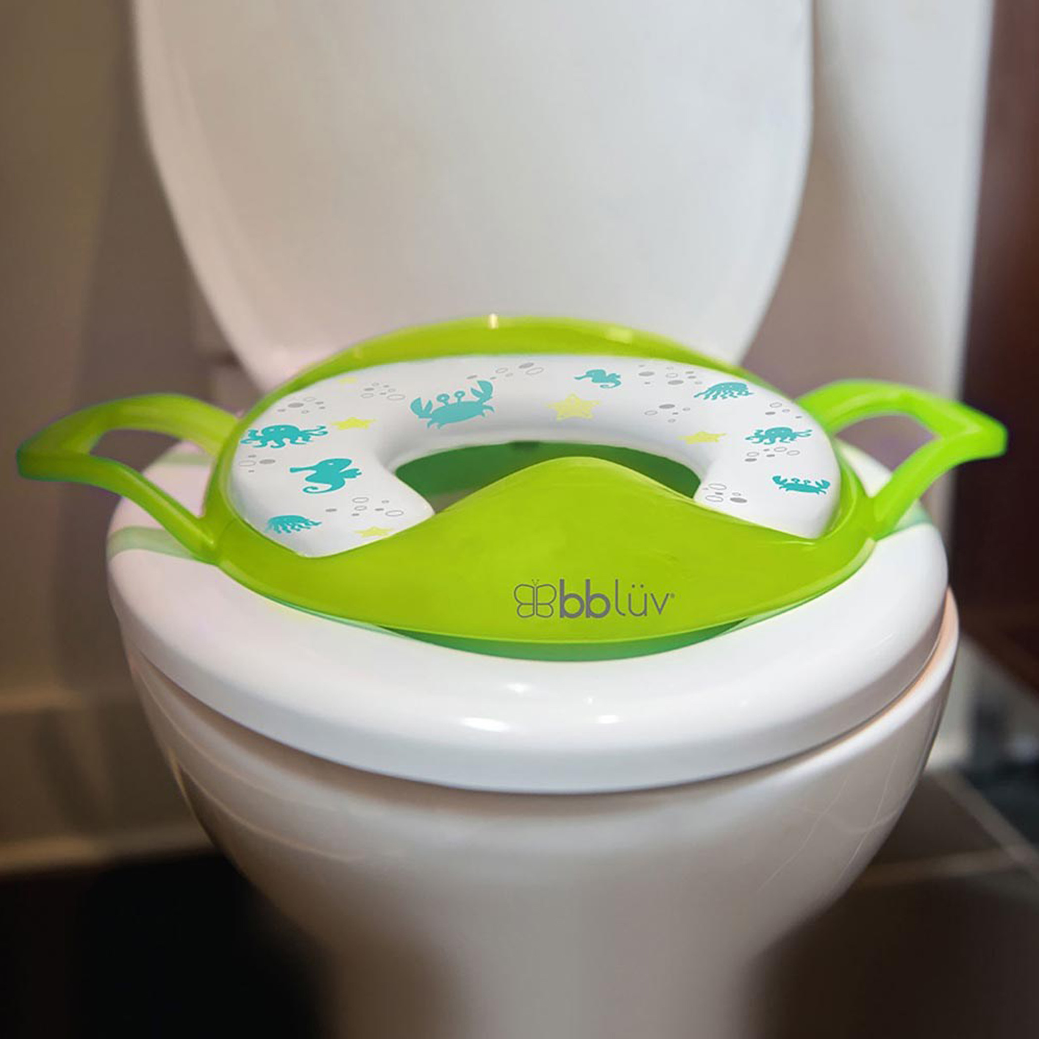 كرسي حمام اطفال مزين بطبعات من بيبي لوف-baby-diapering-pottytraining-image-3