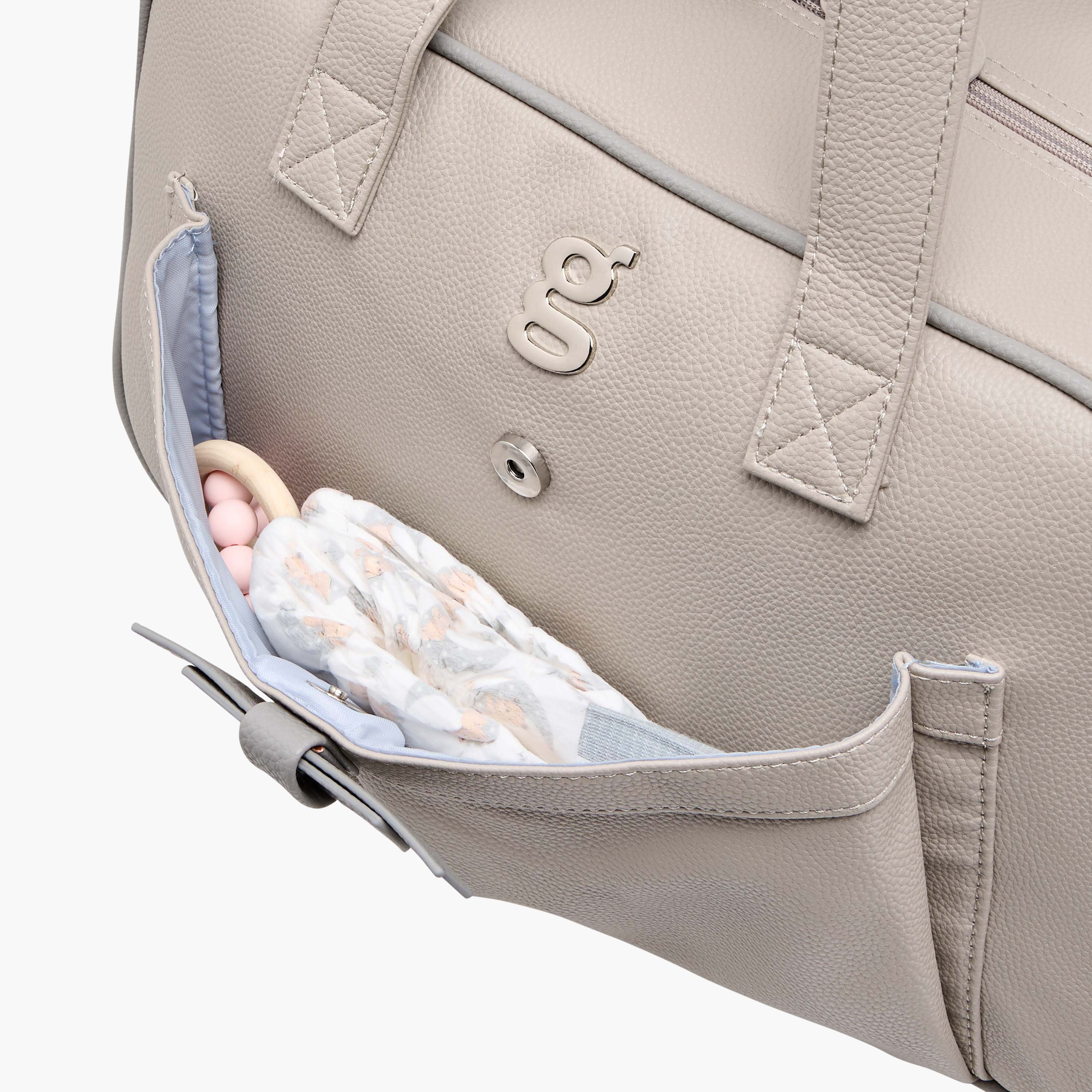 شنطة حفاضات سادة بسحّاب إغلاق ومقابض مزدوجة من جيجلز-baby-diapering-diaperbags-image-3