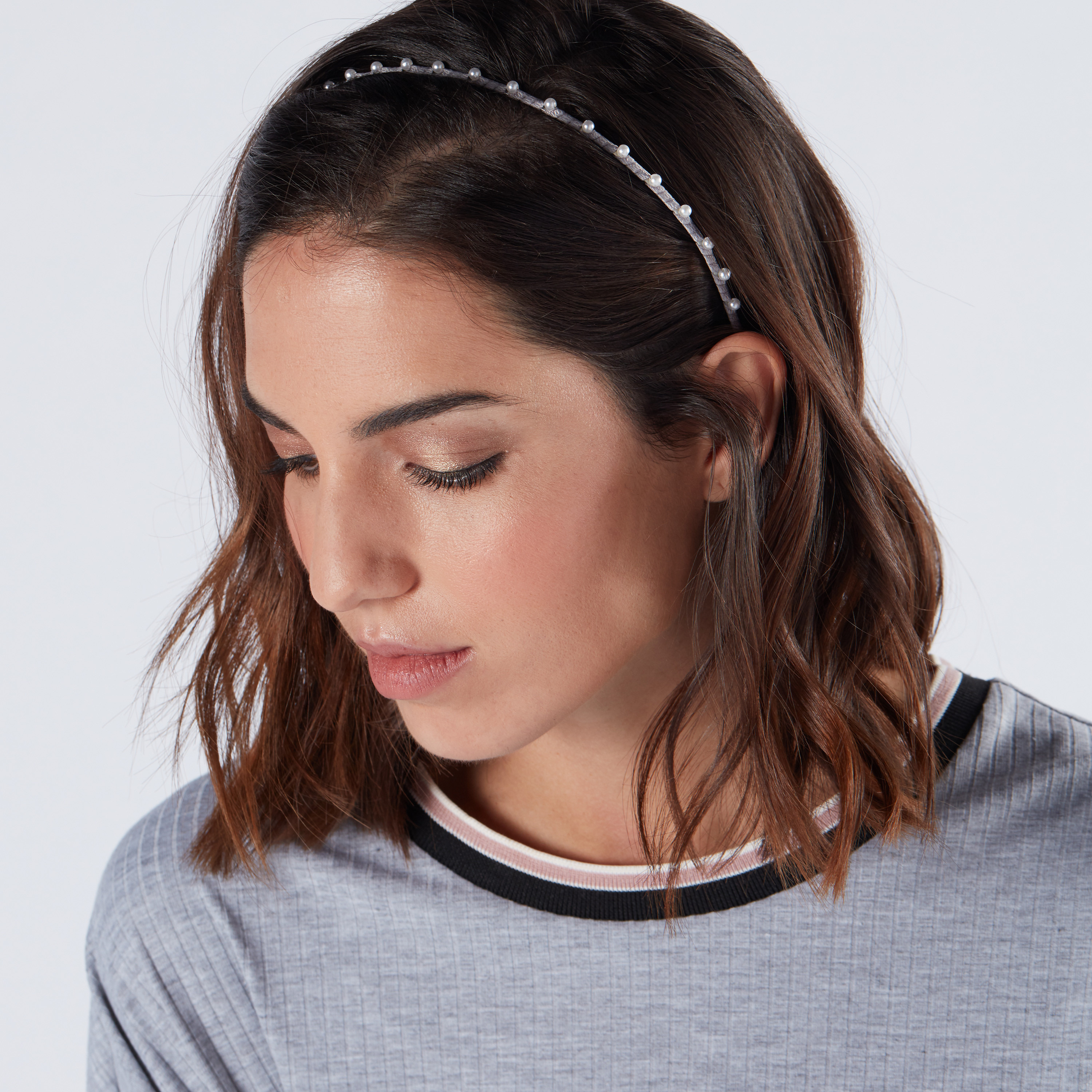 أطواق شعر رفيعة بزينة لؤلؤ - طقم من قطعتين-women-hairaccessories-bands-image-1