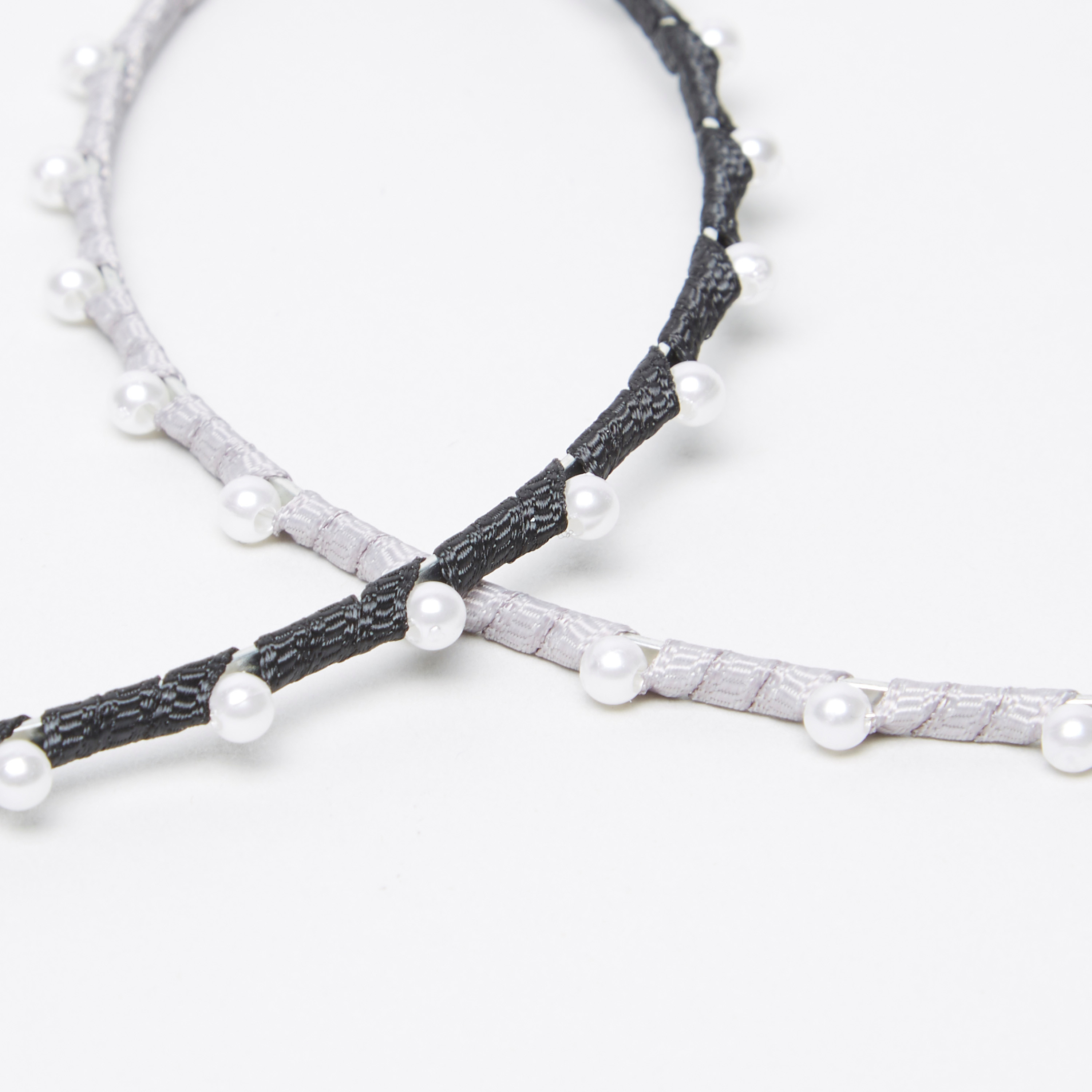 أطواق شعر رفيعة بزينة لؤلؤ - طقم من قطعتين-women-hairaccessories-bands-image-4