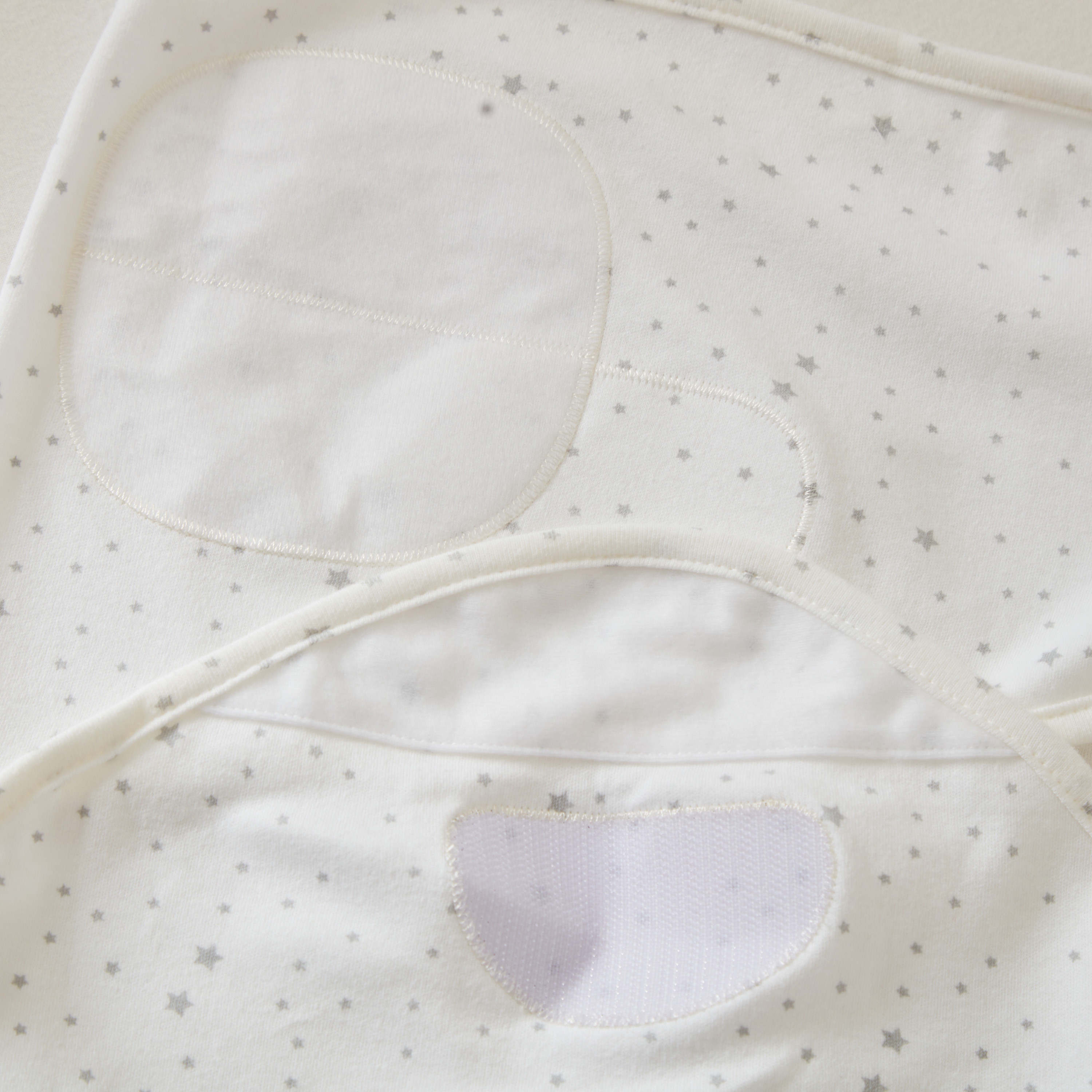 لحاف تقميط بطبعات نجوم من جونيورز-baby-nursery-blanketsandswaddles-swaddlesandsleepingbags-image-5