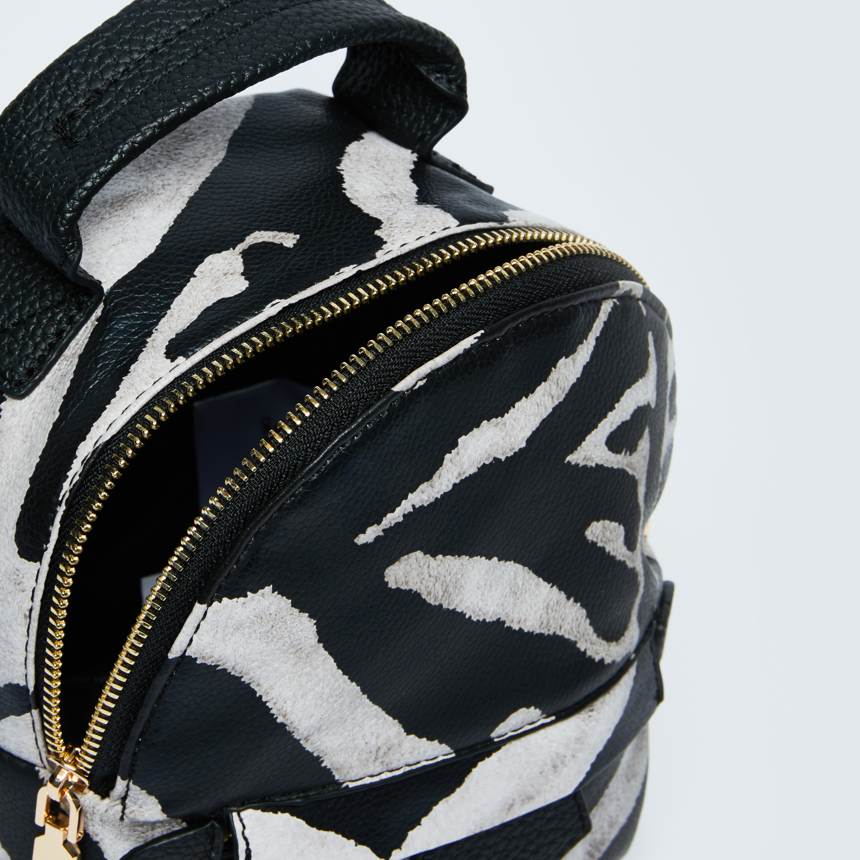 حقيبة ظهر صغيرة بمقبض علوي وحمّالات كتف قابلة للتعديل وطبعات-women-bagsandwallets-handbags-image-5