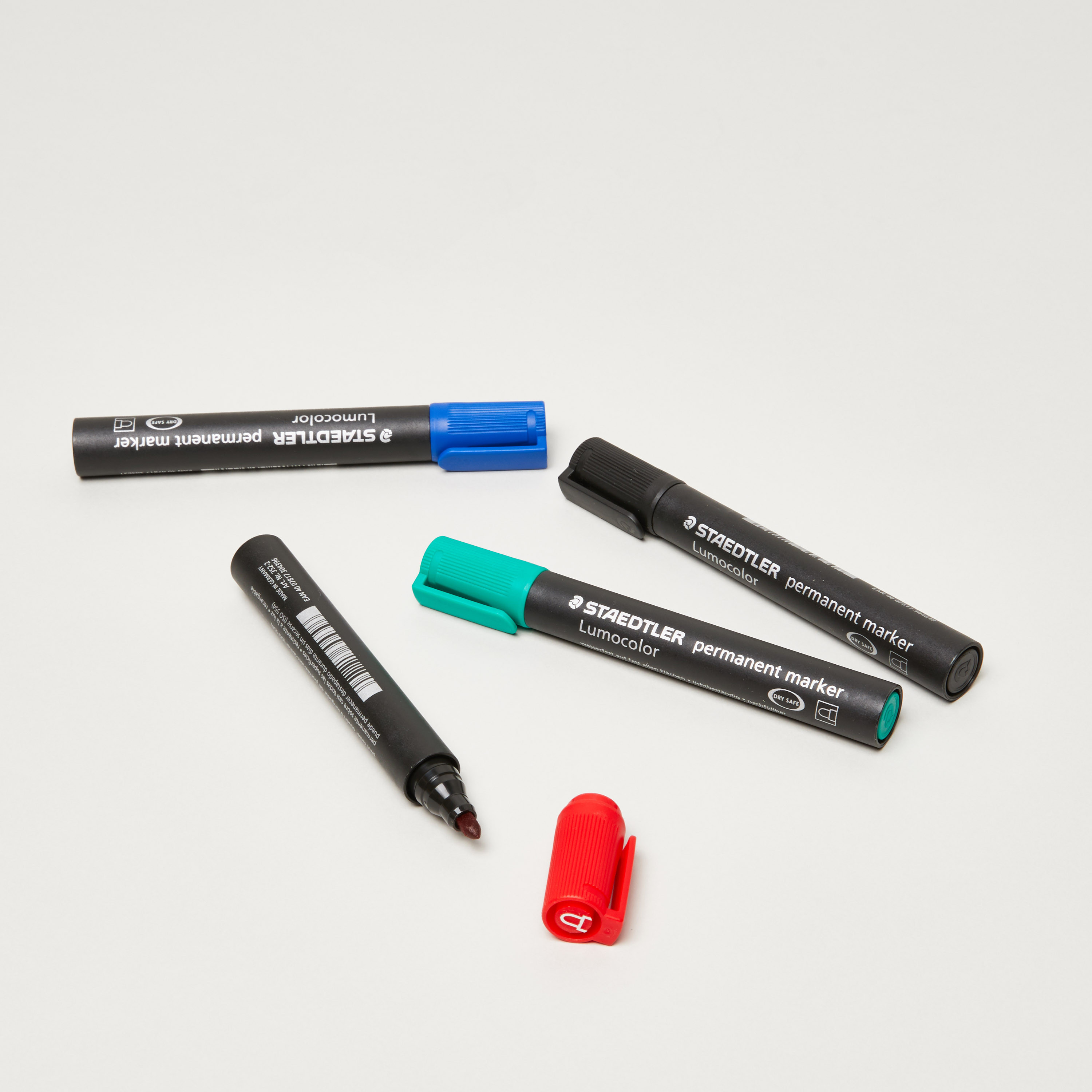 أقلام ماركر دائمة "ليموكولور" متعددة الألوان من ستيدلر -  طقم من أربع قطع-school-stationery-pensandpencils-image-2