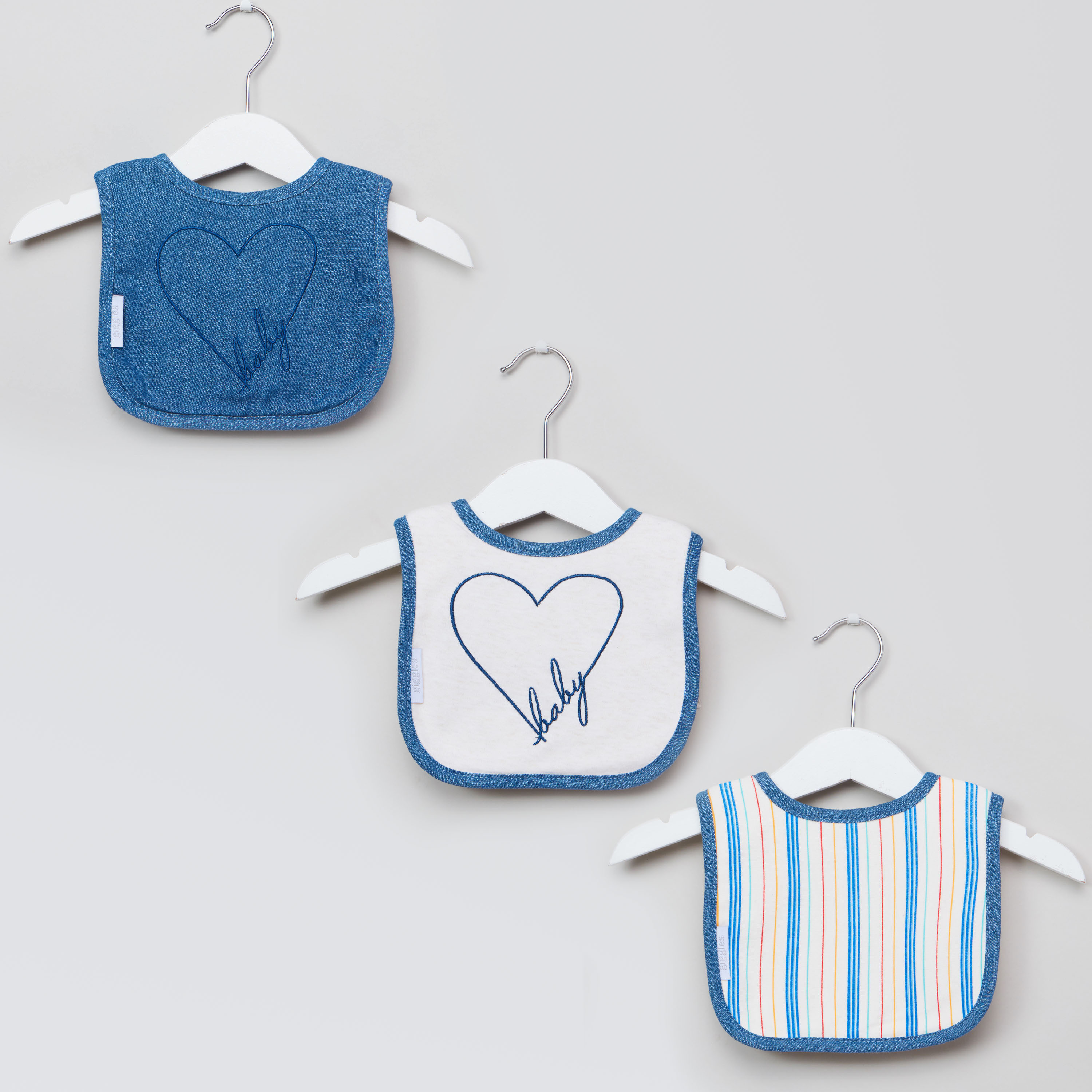 مريلة بطبعات من جيجلز- طقم 3 قطع-baby-feeding-bibs-image-1