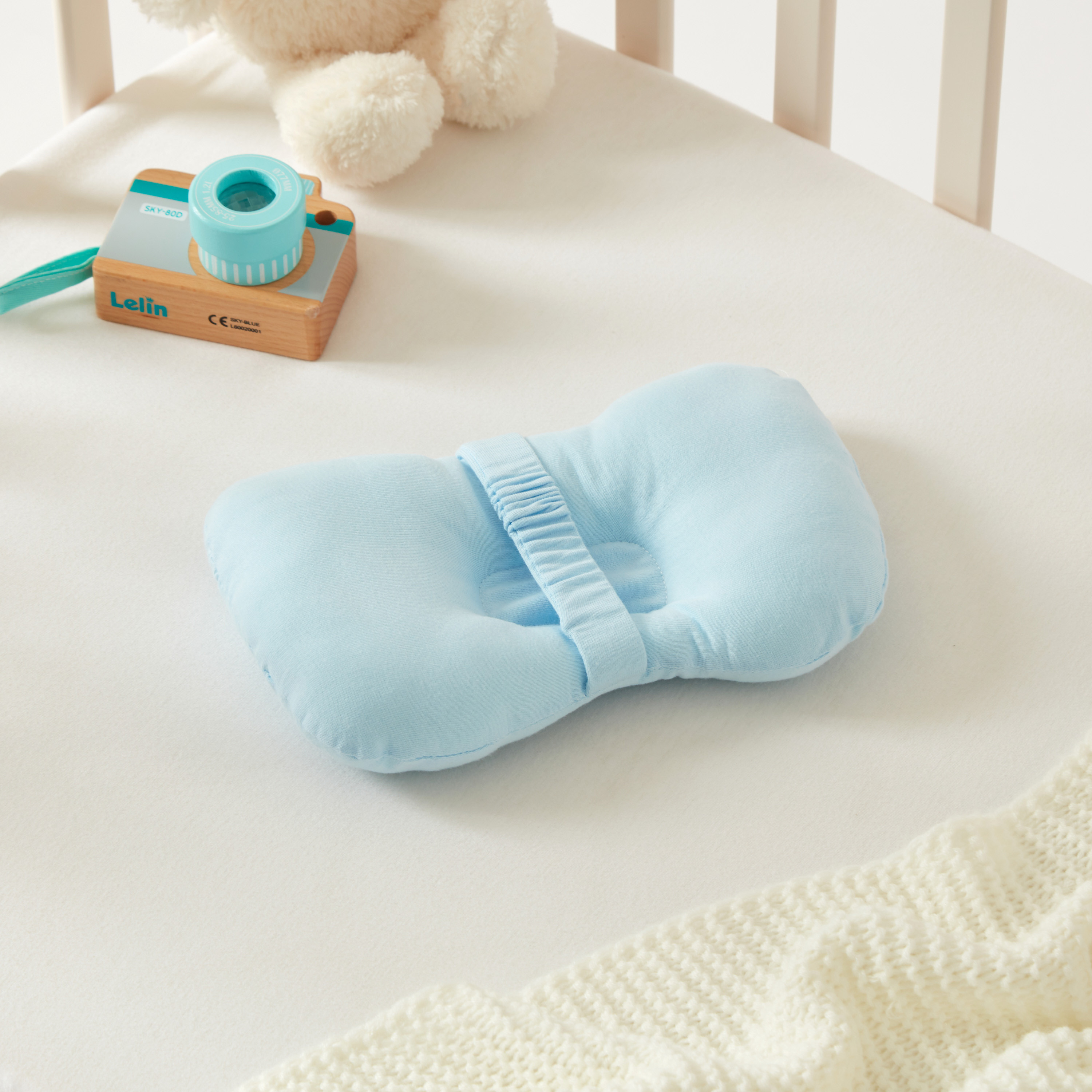 Hand shaped store pillow for baby