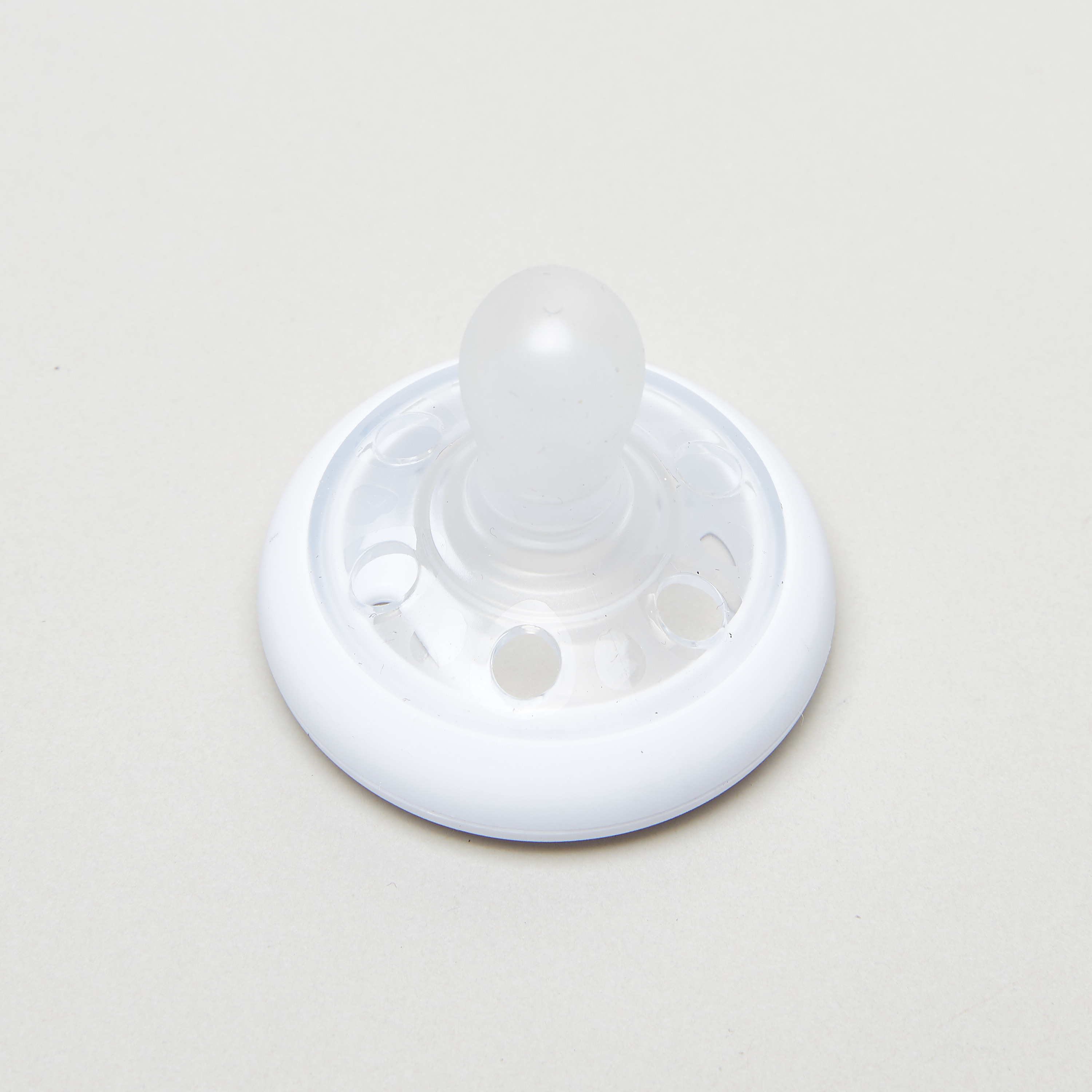 رضّاعة تشبه الثدي من تومي تيبي-baby-feeding-pacifiers-image-3