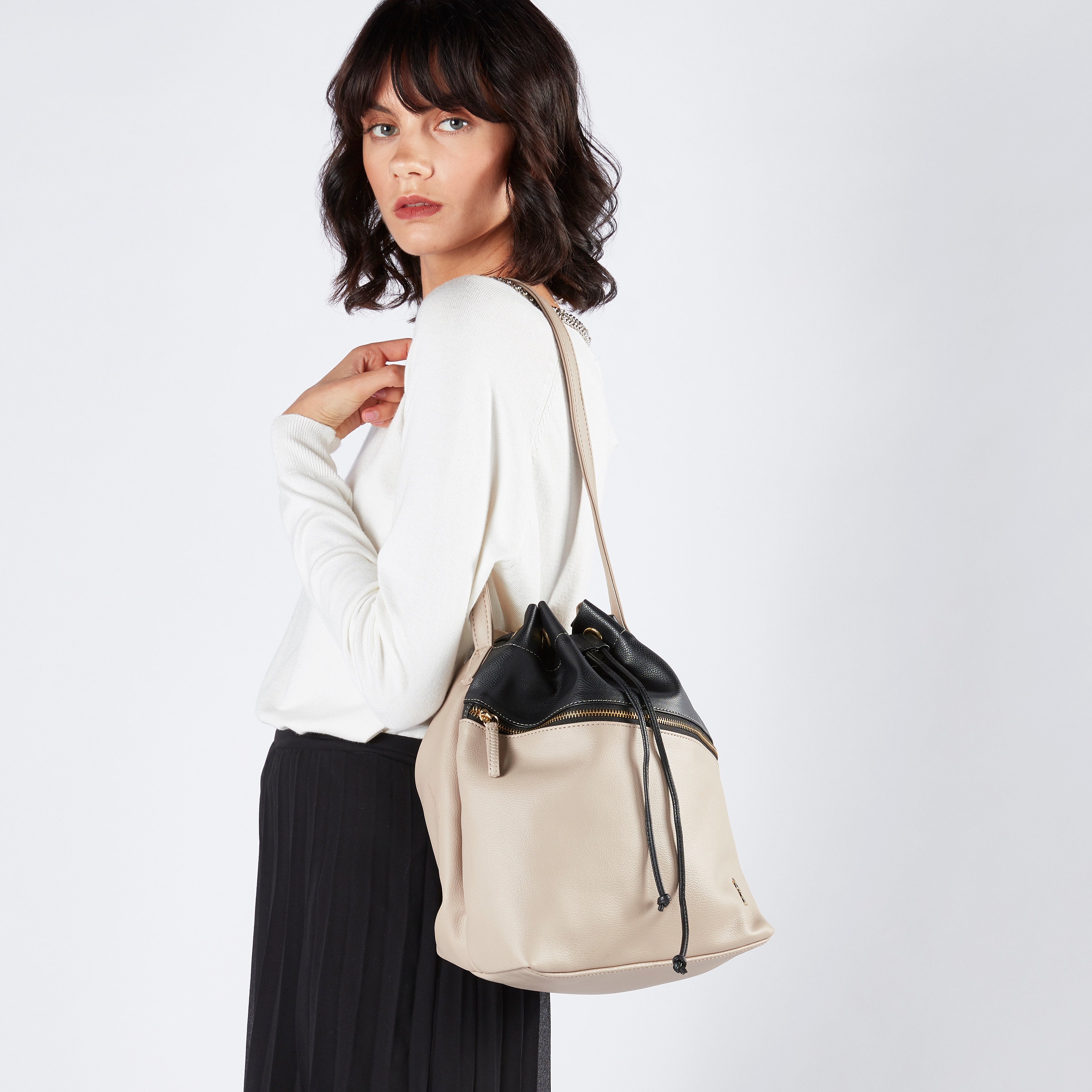 Baggit bucket online bag