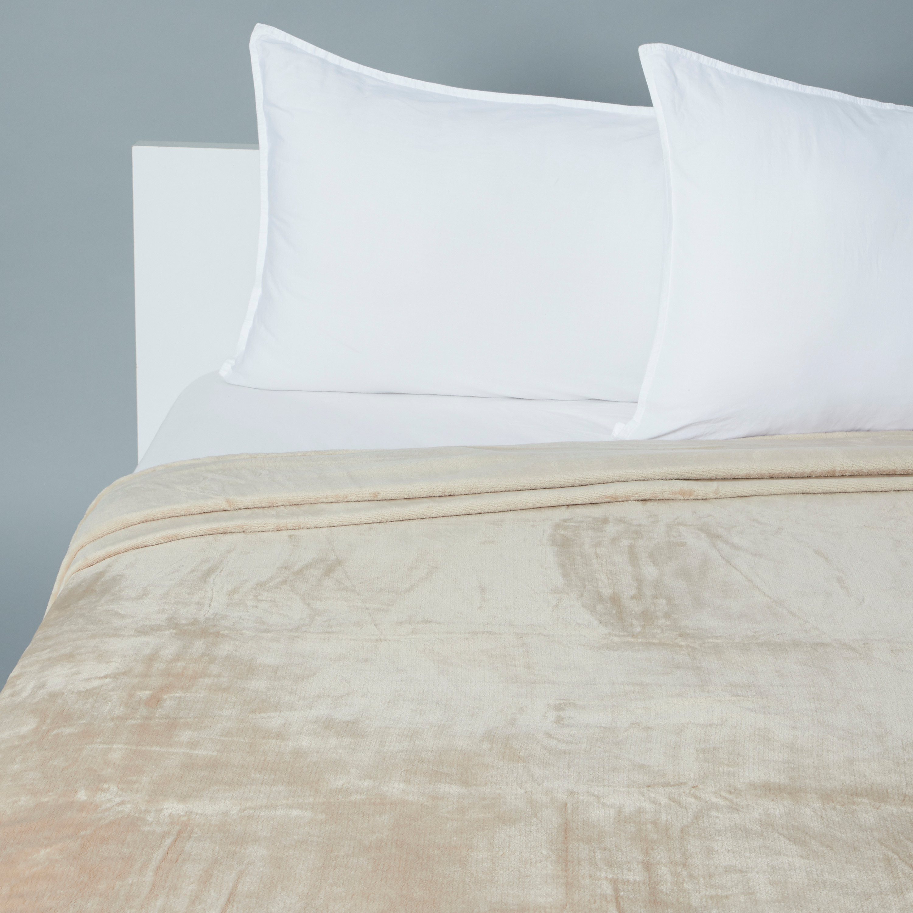 Solid Plush Throw - 180x150 cms-household-cushionsandthrows-throwsandblankets-throws-image-1