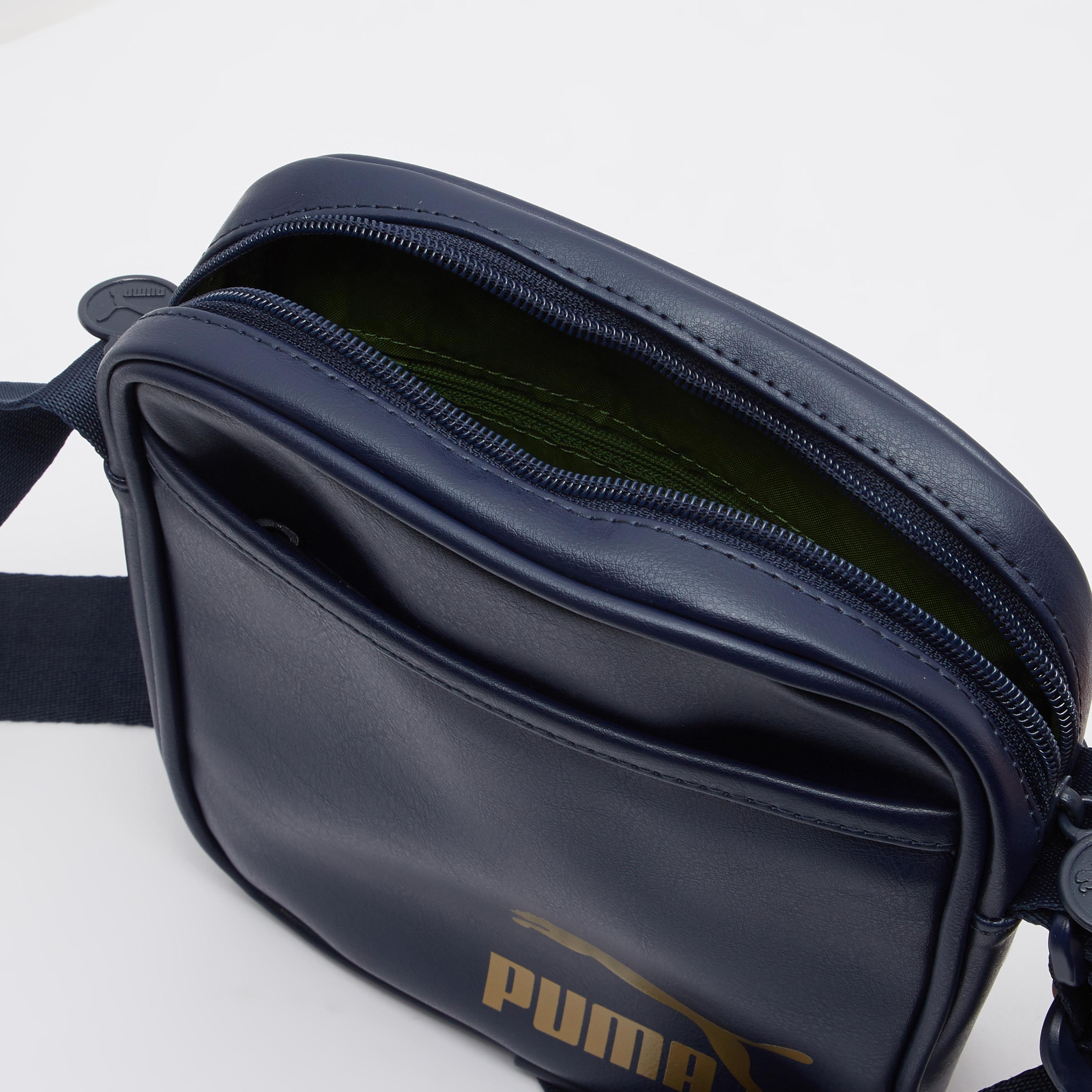 شنطة كروس بودي بطبعات وحزام قابل للتعديل من بوما-men-bags-image-4