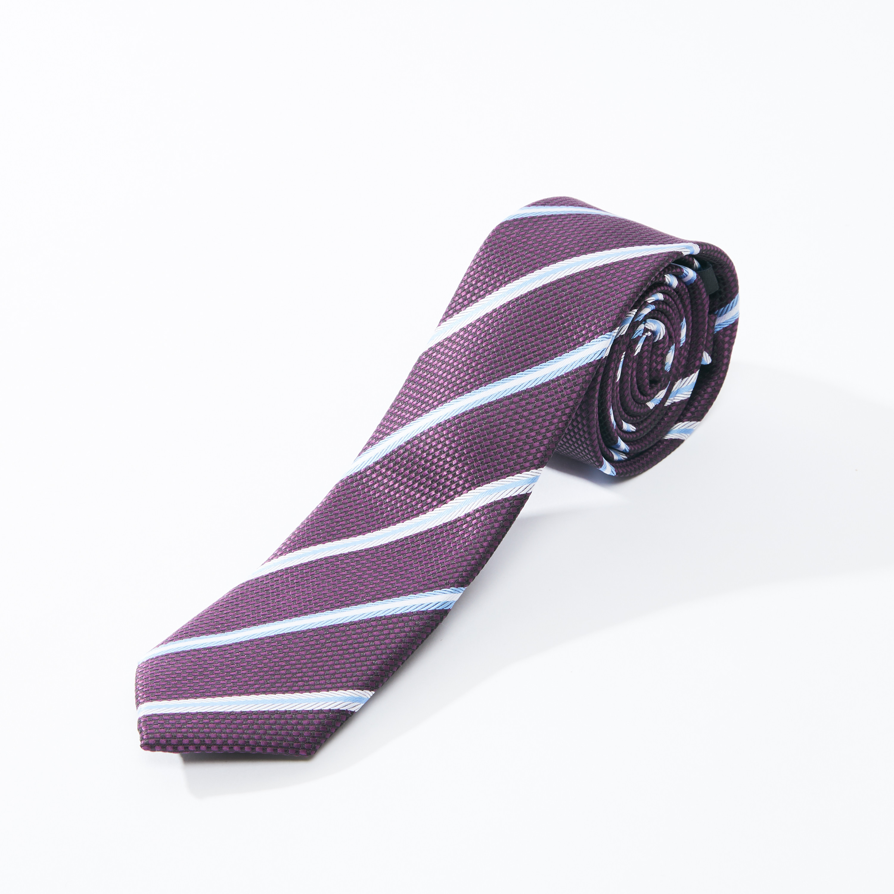 ربطة عنق عادية مقلّمة بمشبك تثبيت-men-tiesandcufflinks-pocketsquares-image-1