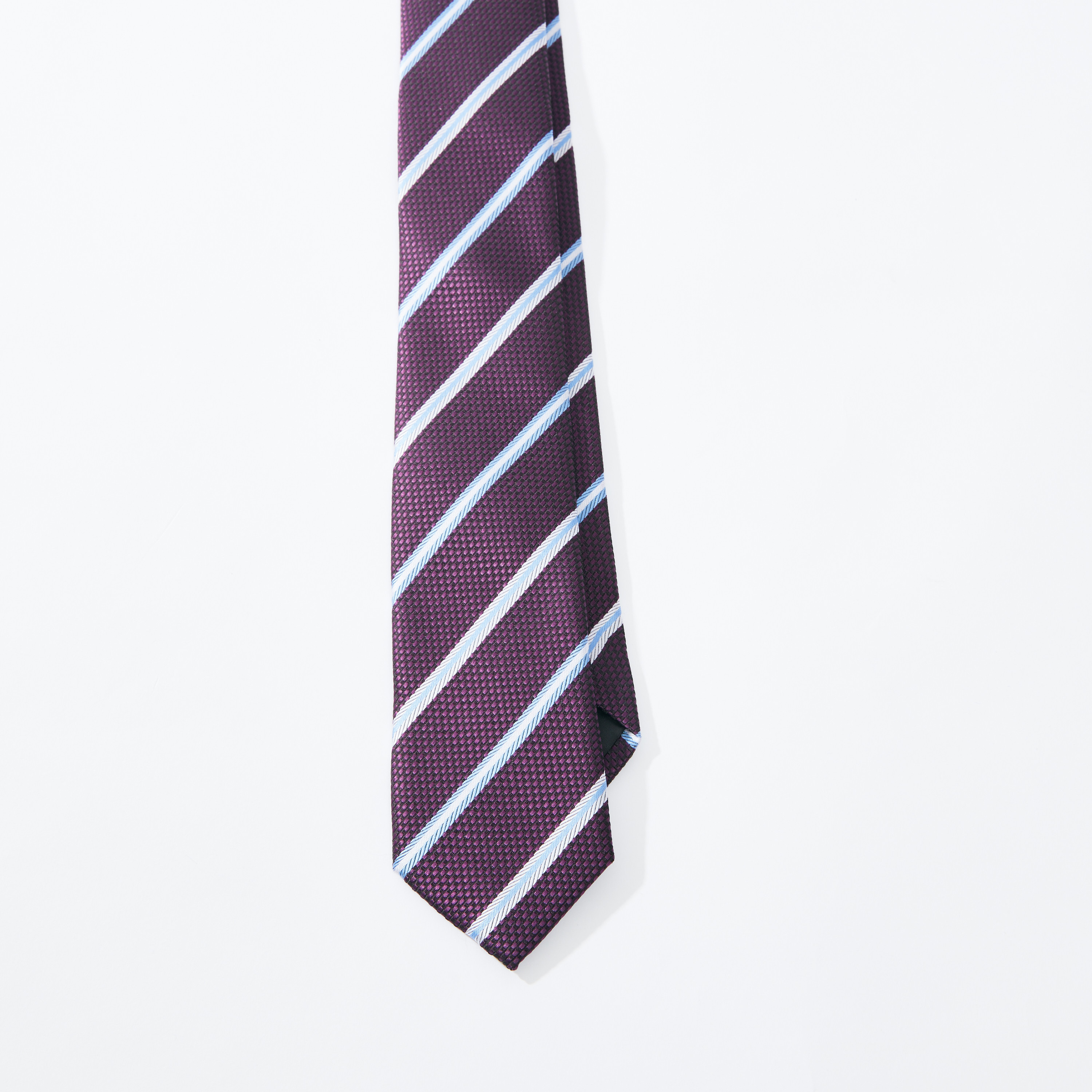 ربطة عنق عادية مقلّمة بمشبك تثبيت-men-tiesandcufflinks-pocketsquares-image-4