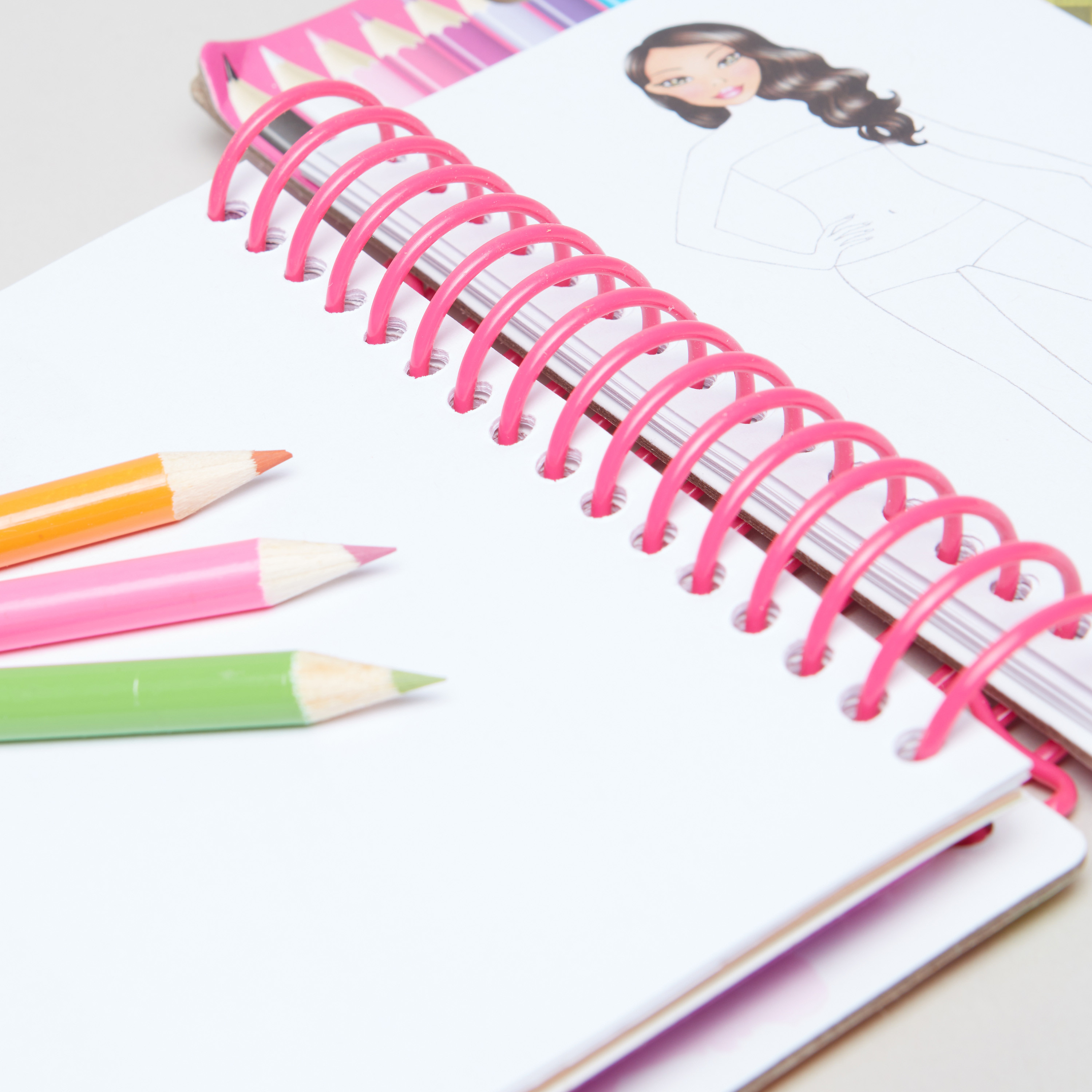 Style Me Up Spiral Bound Sketchbook with 16 Colours-books-english-childrenbooks-image-3