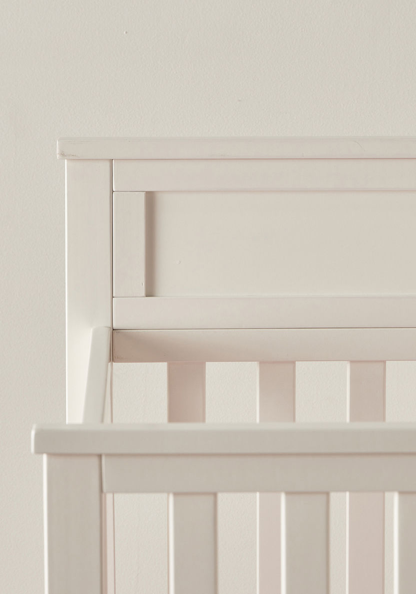 سرير أطفال خشبي 2 في 1 أبيض فيرواي قابل للتعديل إلى ثلاثة مستويات (حتى 3 سنوات) من جونيورز-%D8%A3%D8%B3%D8%B1%D9%91%D8%A9 %D8%A7%D9%84%D8%B1%D8%B6%D9%91%D8%B9-image-5
