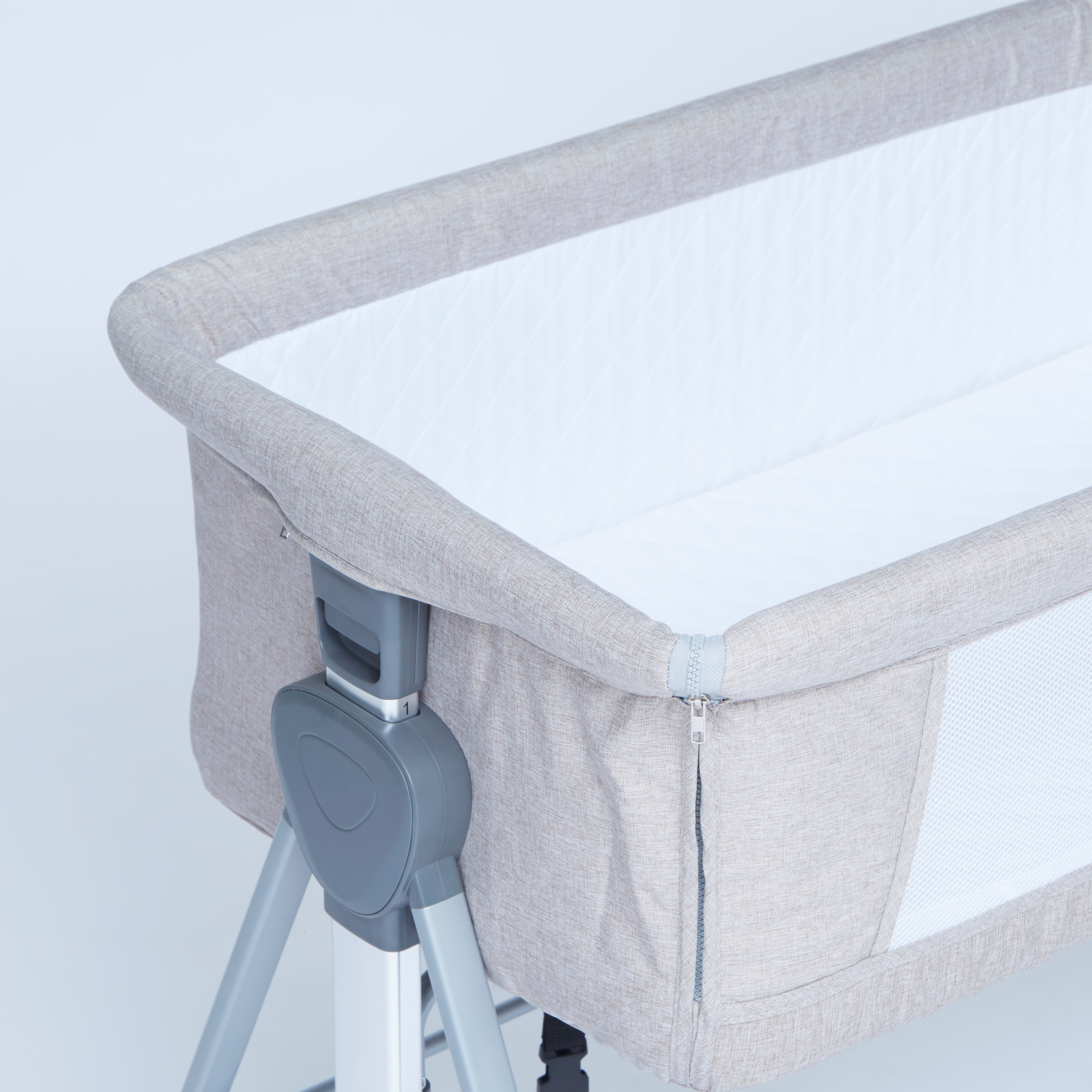 سرير جانبي بيرسي من جونيورز-baby-nursery-furniture-cribsandbeds-bassinets-image-3