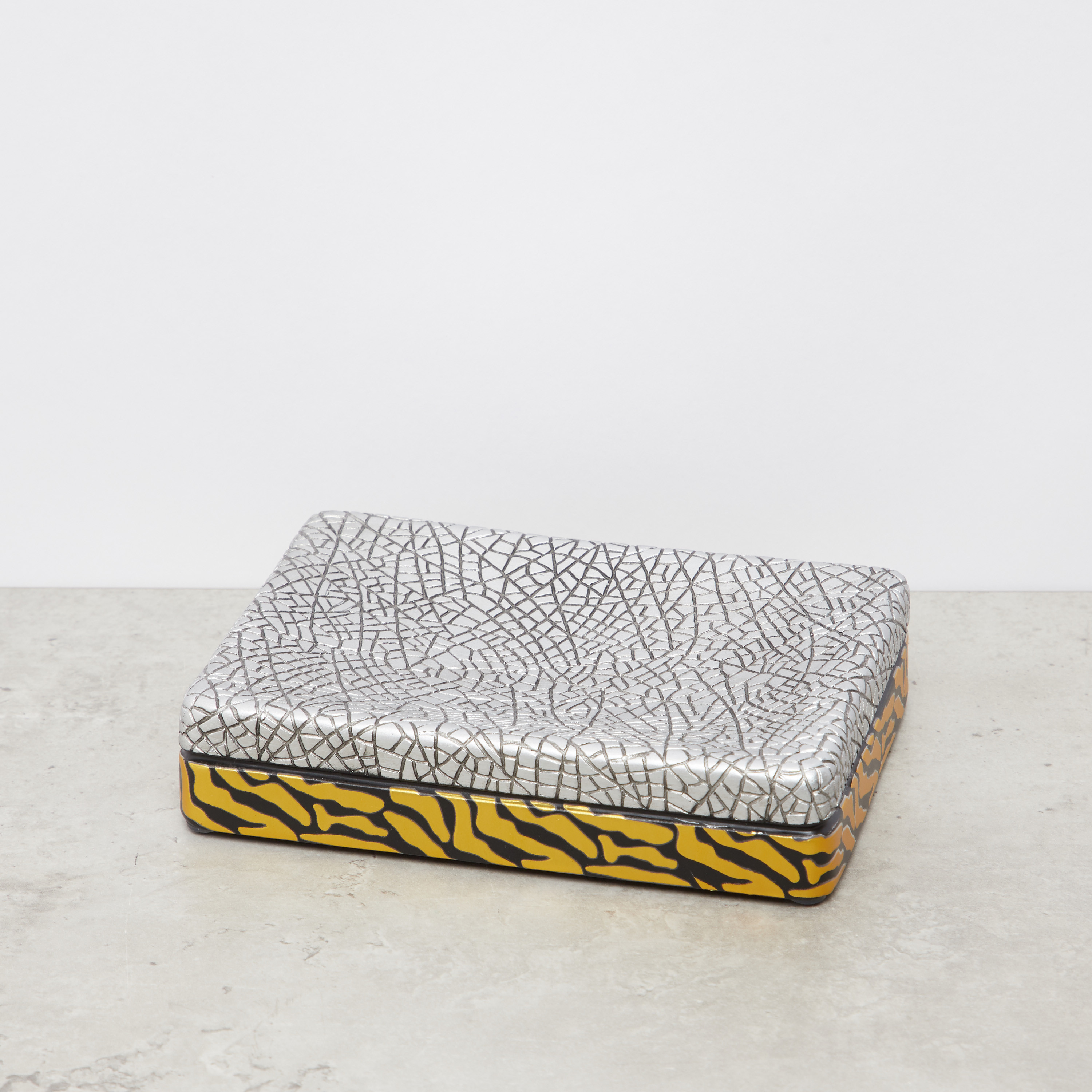 Textured Soap Dish with Zebra Skin Detail-household-bathandlaundry-bathaccessories-soapdishesanddispensers-image-1