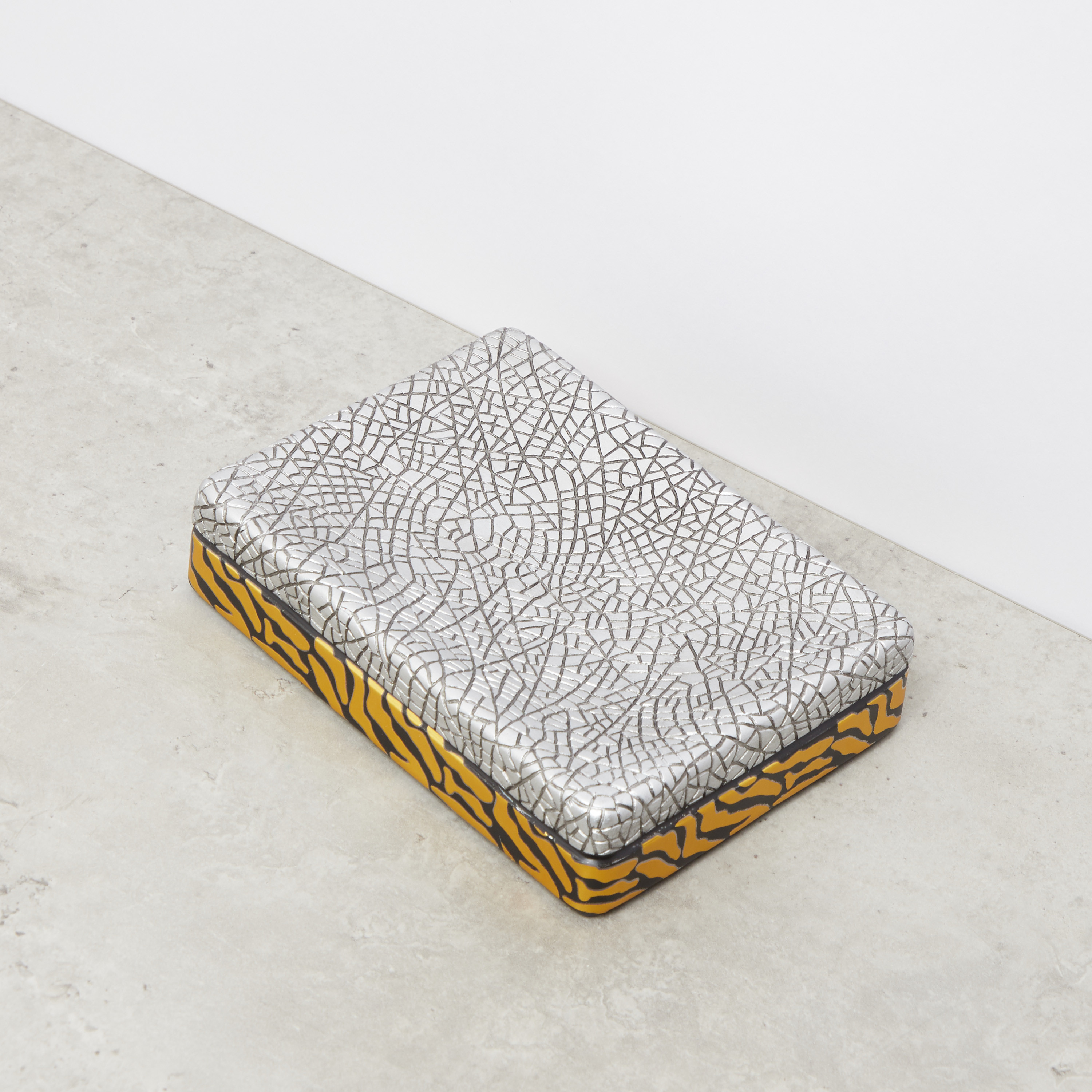 Textured Soap Dish with Zebra Skin Detail-household-bathandlaundry-bathaccessories-soapdishesanddispensers-image-2
