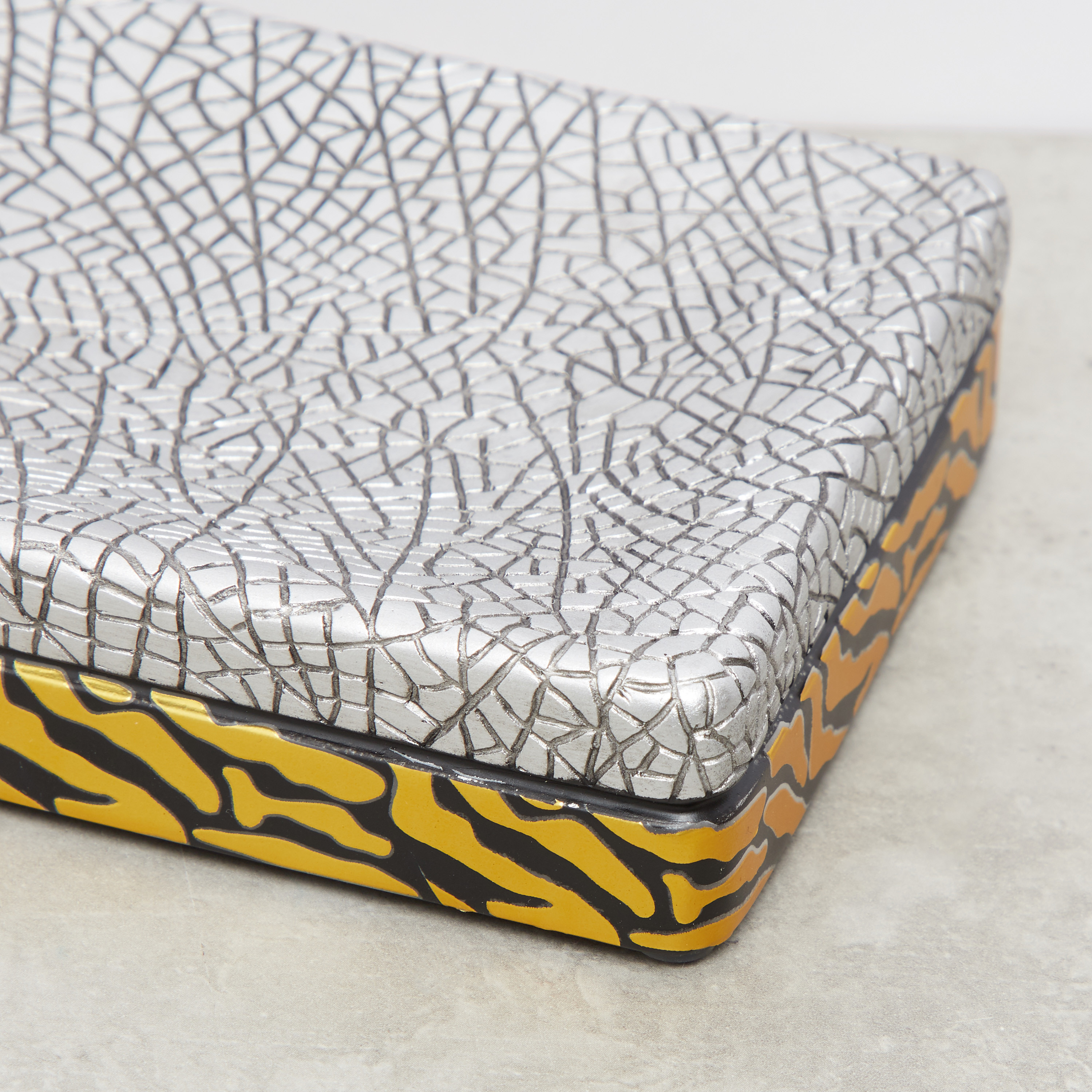 Textured Soap Dish with Zebra Skin Detail-household-bathandlaundry-bathaccessories-soapdishesanddispensers-image-3