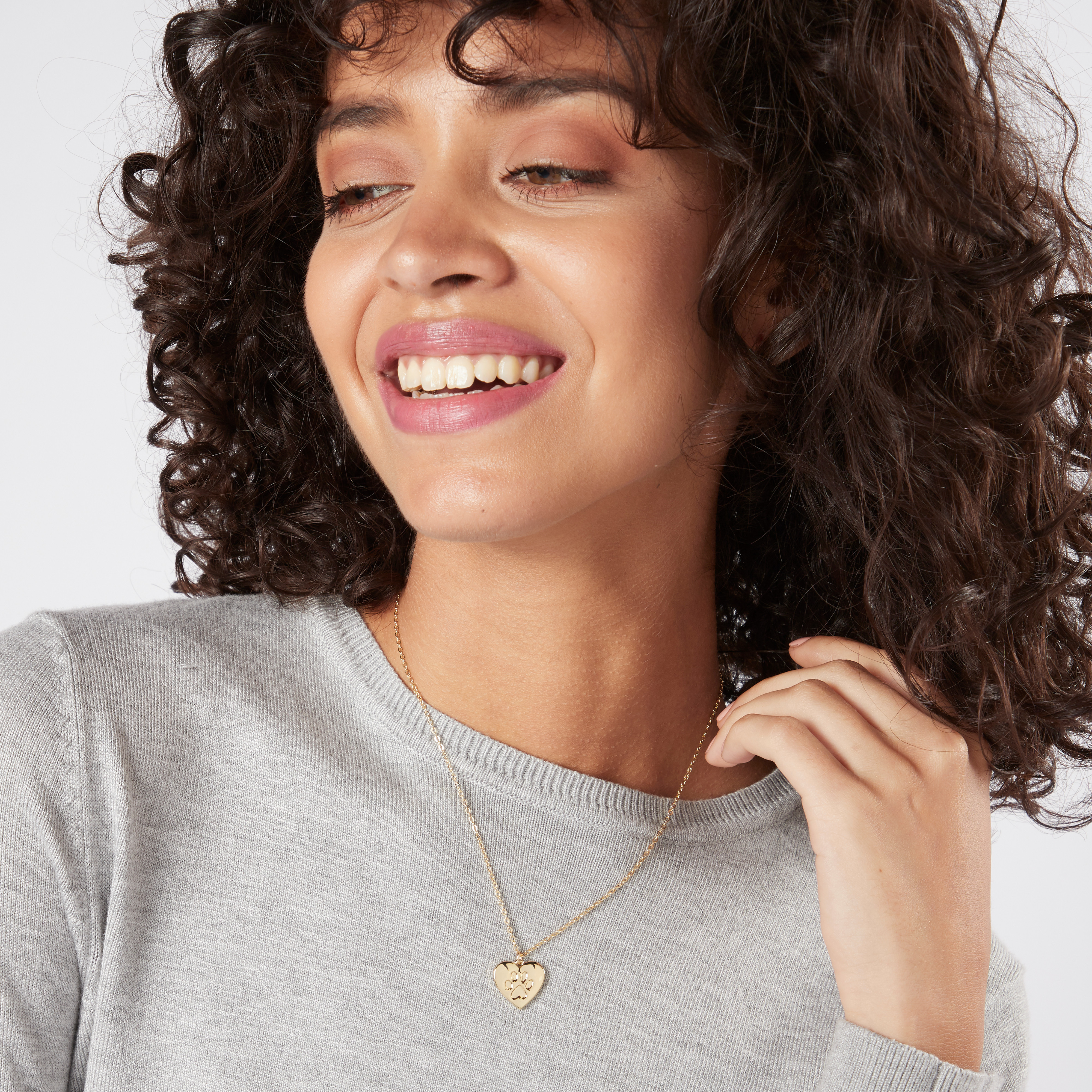 Chain Necklace with Heart Shaped Pendant-women-watchesandjewellery-jewellery-necklacesandpendants-image-2