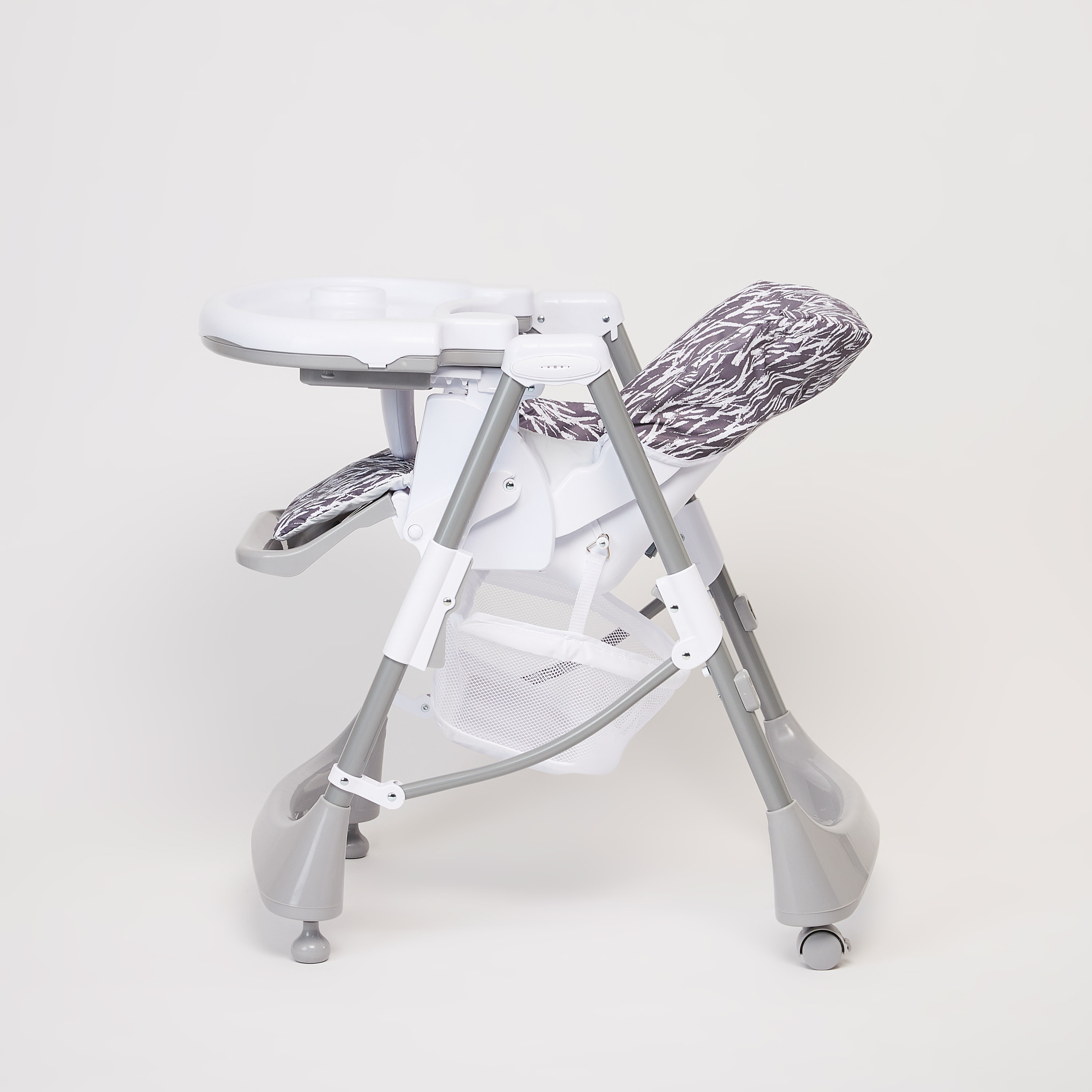 كرسي مرتفع بطبعات ماتيو من جيجلز-baby-feeding-highchairsandboosters-image-3