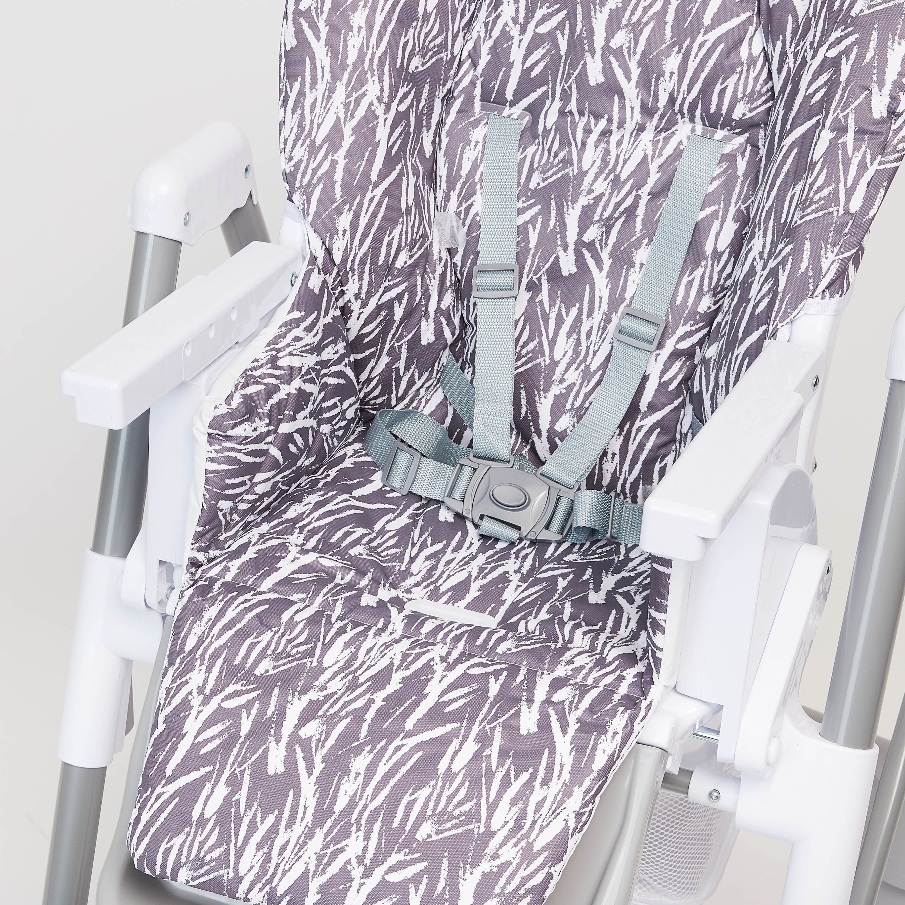 كرسي مرتفع بطبعات ماتيو من جيجلز-baby-feeding-highchairsandboosters-image-7