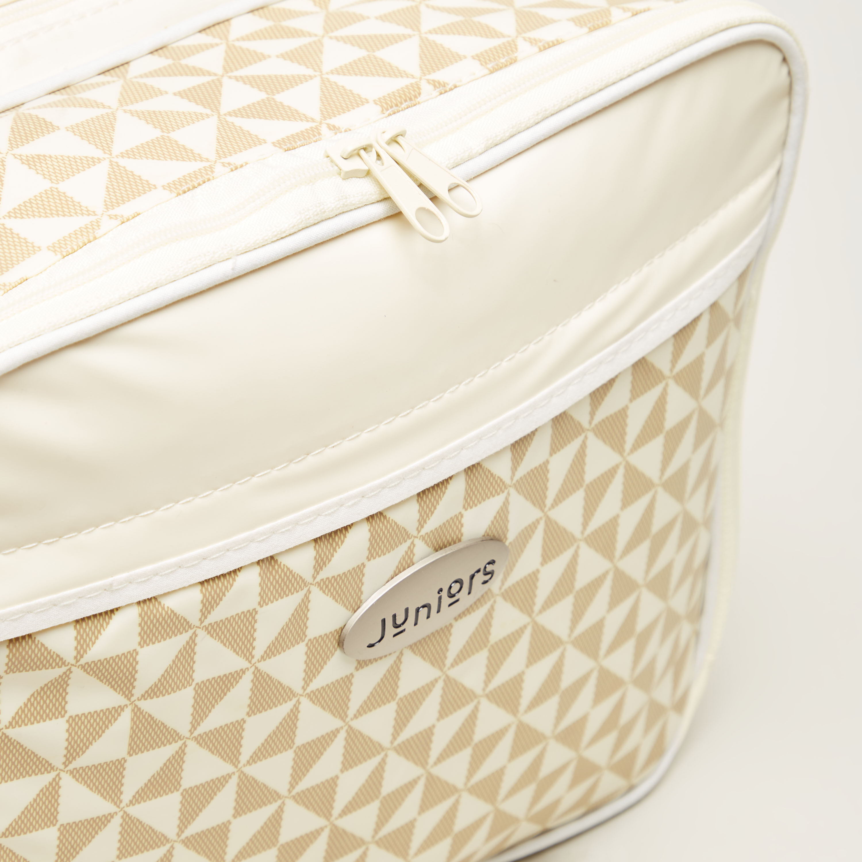 شنطة حفاضات بطبعات من جونيورز-baby-gear-diaperbags-image-3