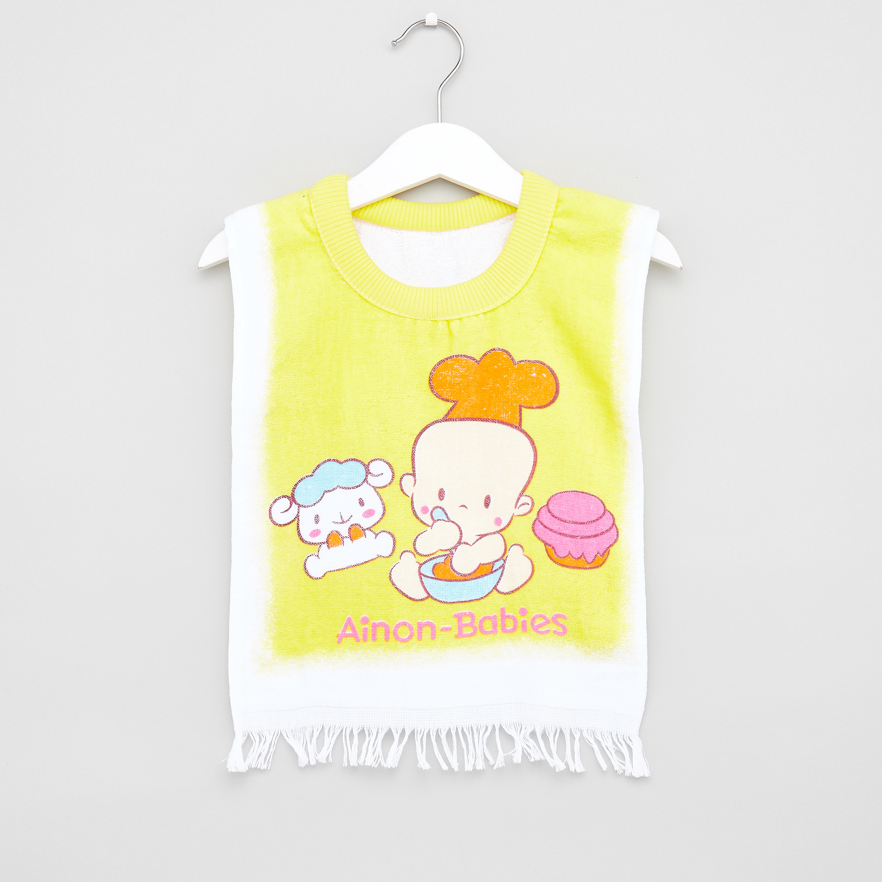 مريلة بطبعات وتفاصيل شراشيب من آي نون-baby-feeding-bibs-image-1