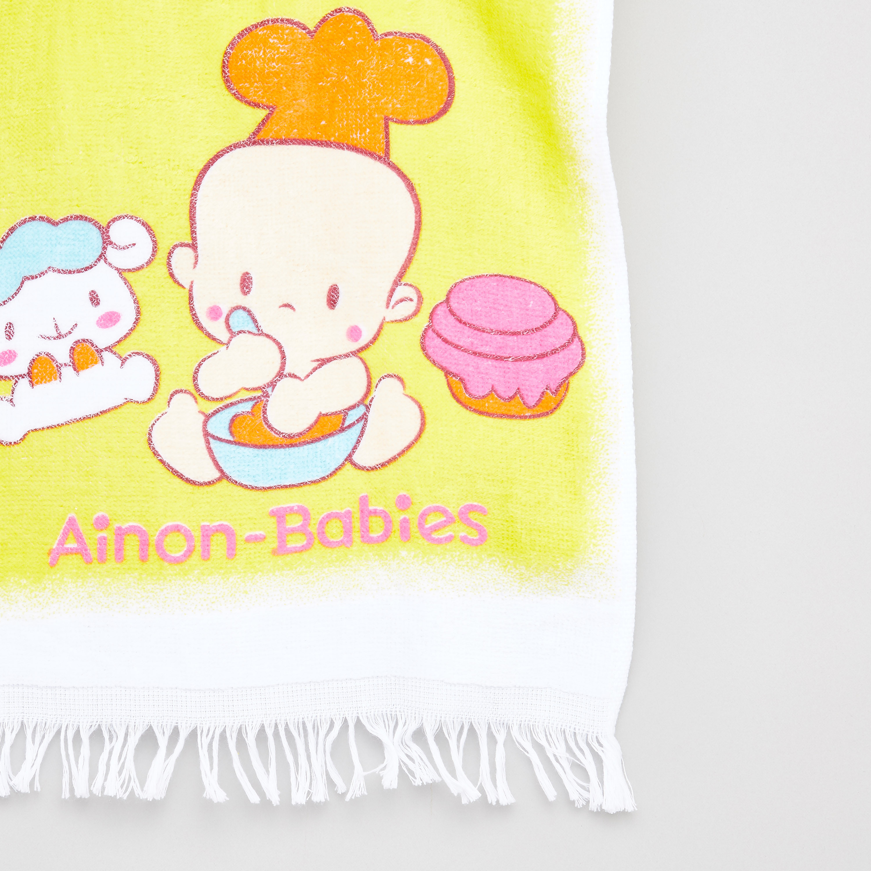 مريلة بطبعات وتفاصيل شراشيب من آي نون-baby-feeding-bibs-image-3