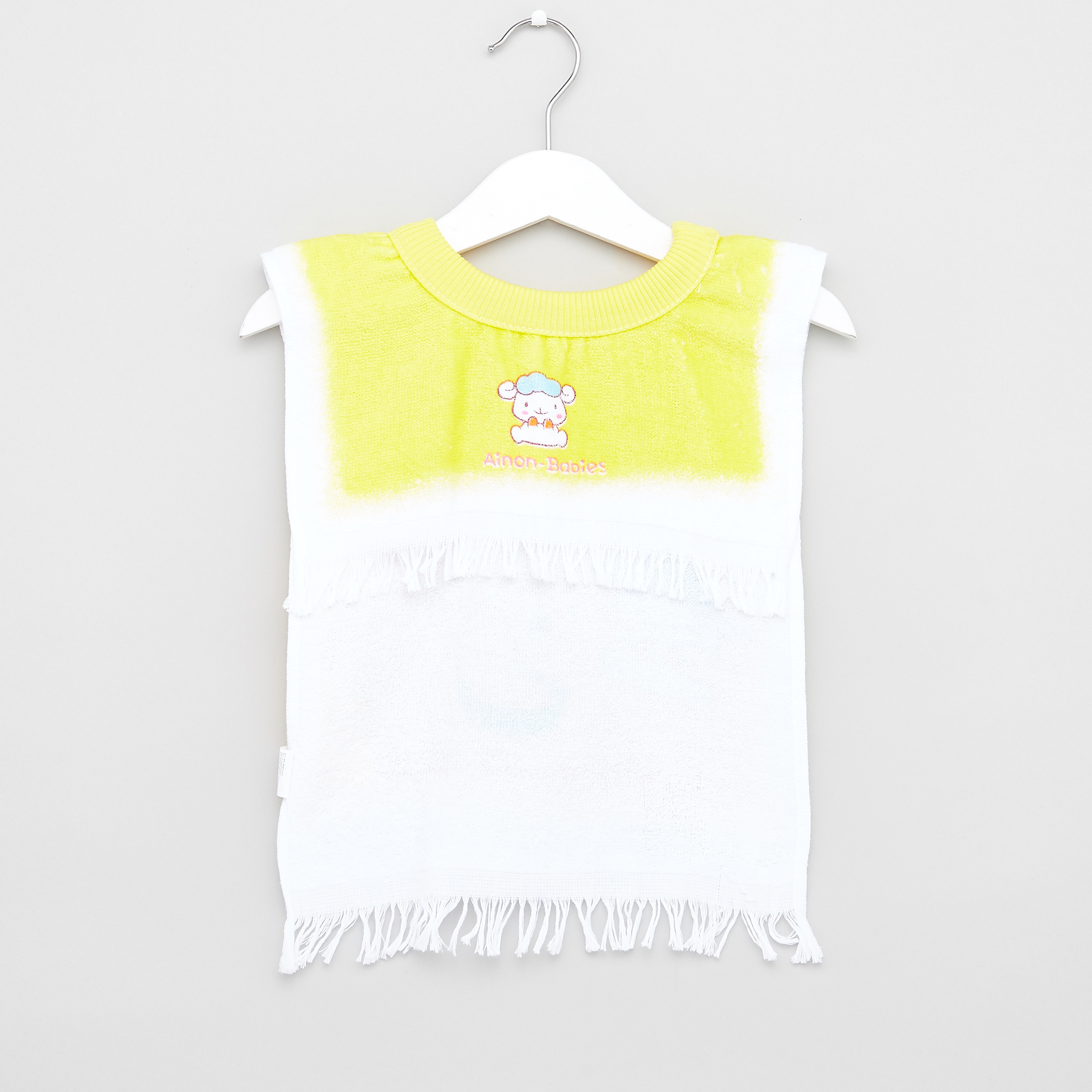 مريلة بطبعات وتفاصيل شراشيب من آي نون-baby-feeding-bibs-image-4