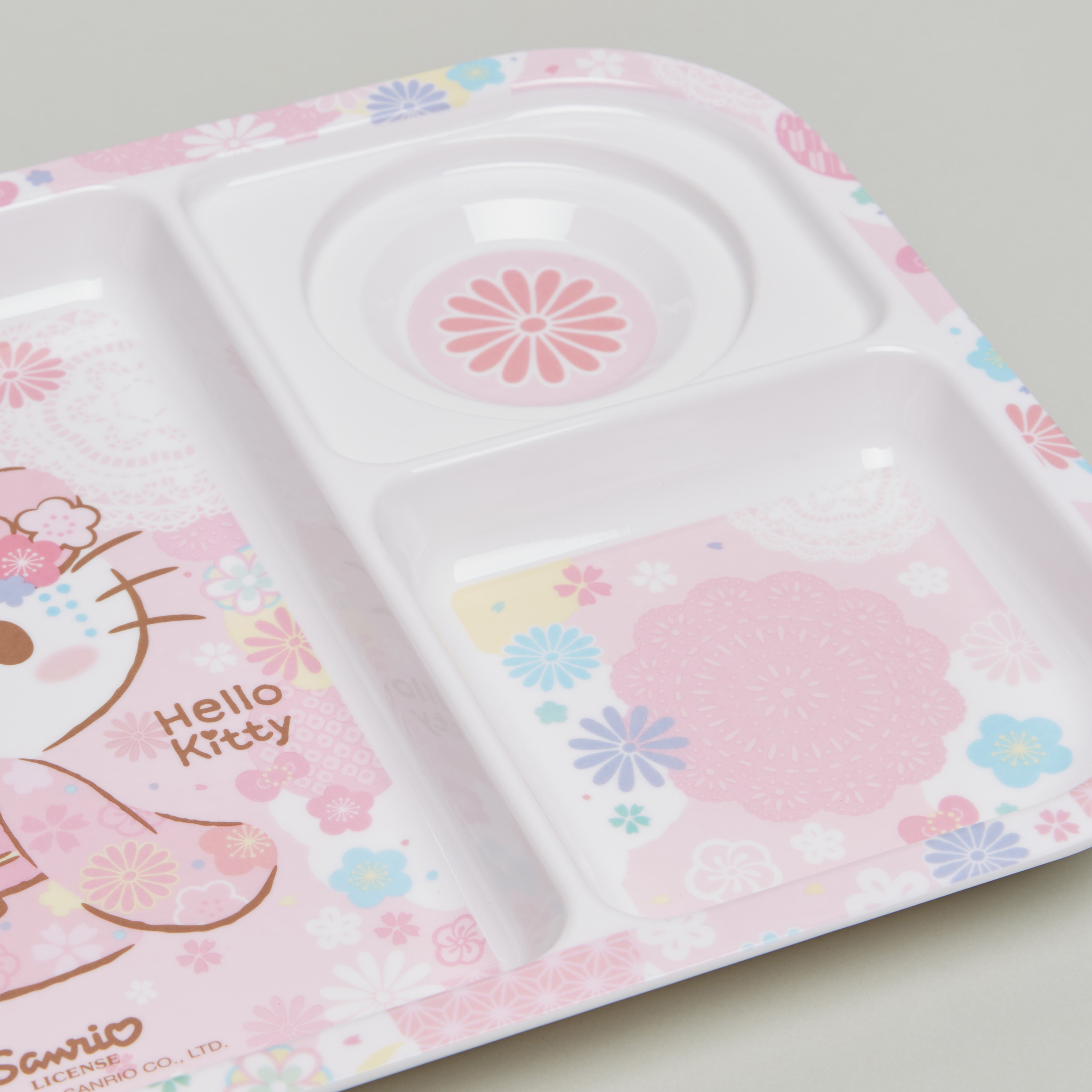 صحن مقسّم بطبعات هالو كيتي-baby-feeding-mealtimeessentials-image-2