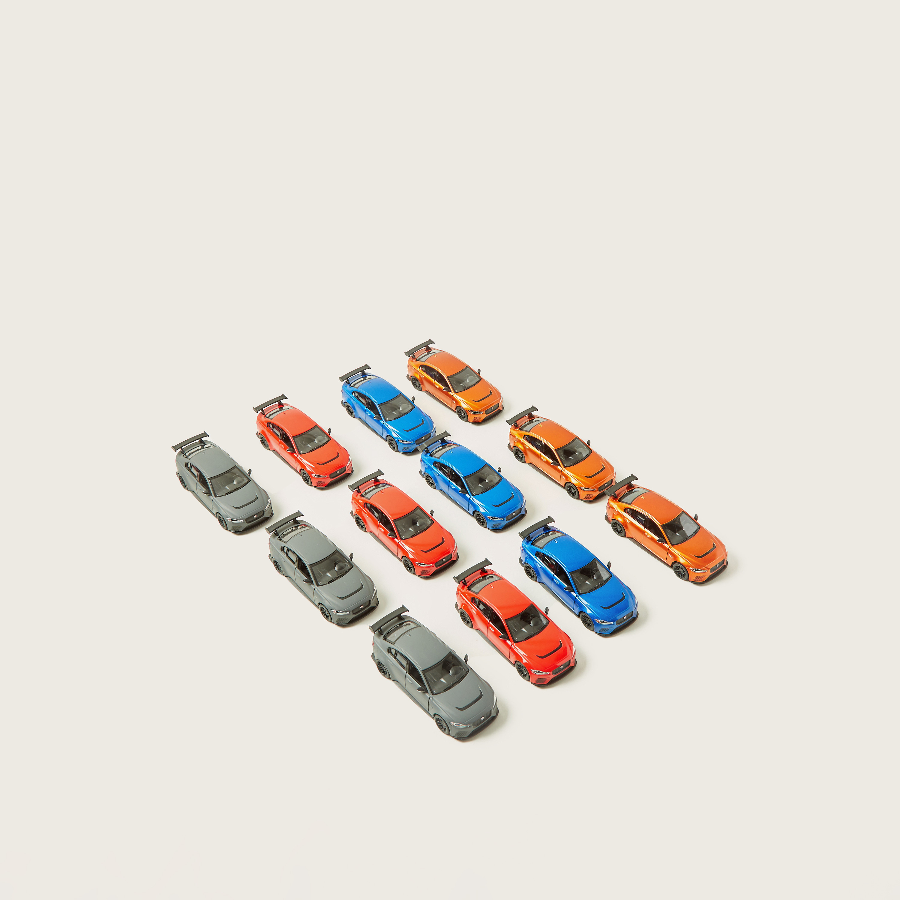 لعبة سيارة 5 جاغوار طراز إكس أس في بروجكت 8 من كينزمارت-toys-playvehicles-cars-image-1