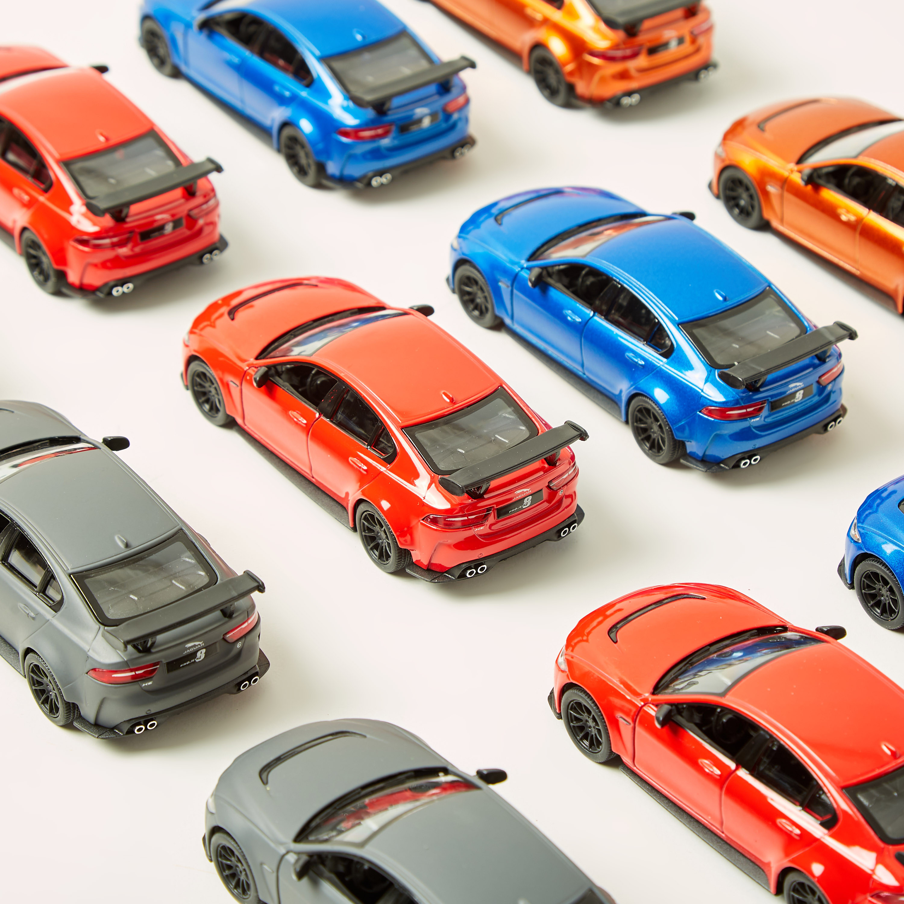 لعبة سيارة 5 جاغوار طراز إكس أس في بروجكت 8 من كينزمارت-toys-playvehicles-cars-image-4
