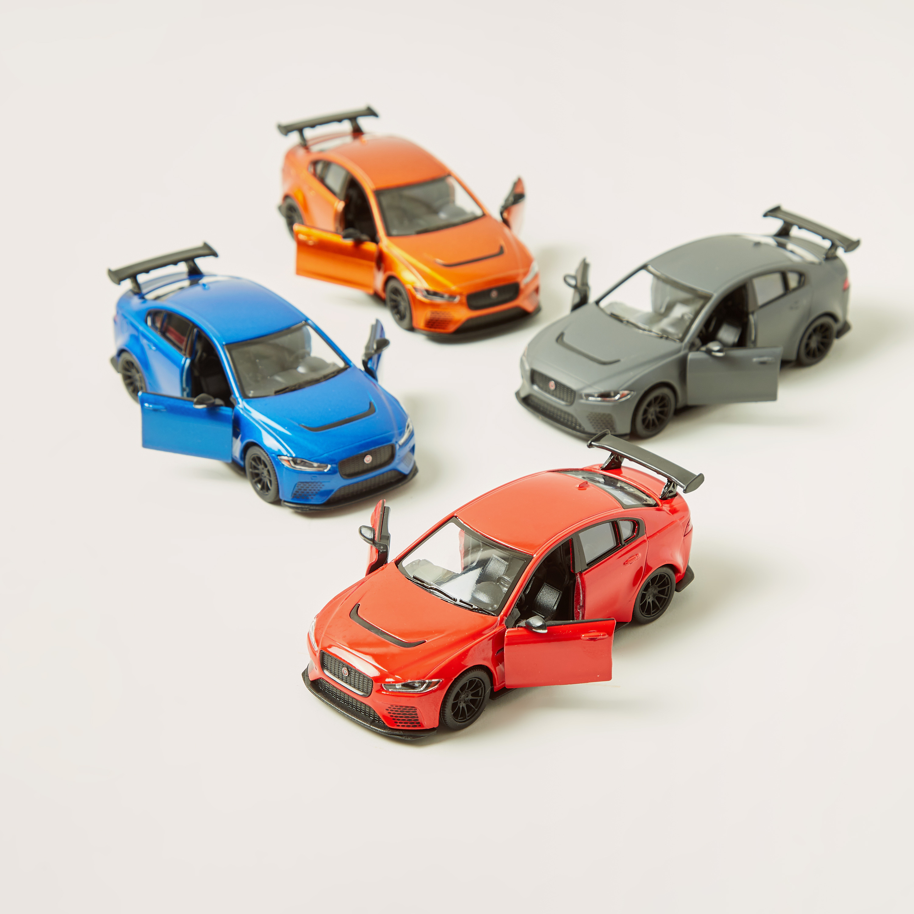 لعبة سيارة 5 جاغوار طراز إكس أس في بروجكت 8 من كينزمارت-toys-playvehicles-cars-image-5