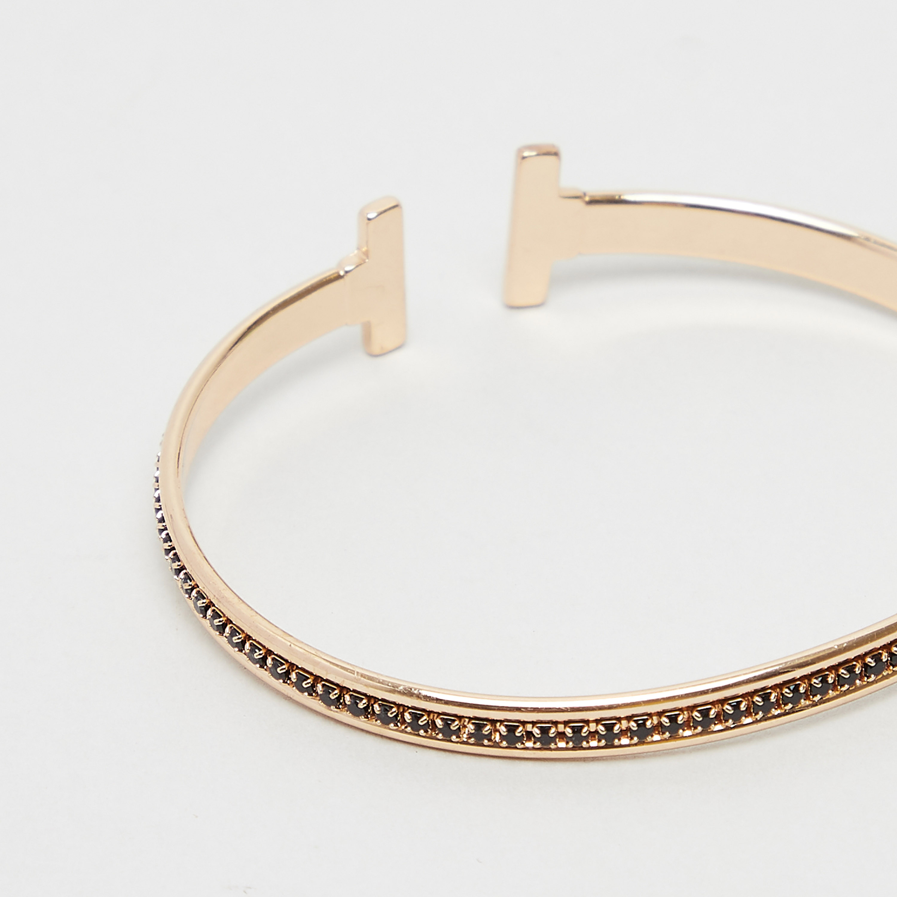 إسورة مفتوحة بتصميم مرصعة بالكريستال من جيت-women-watchesandjewellery-jewellery-banglesandbracelets-image-3