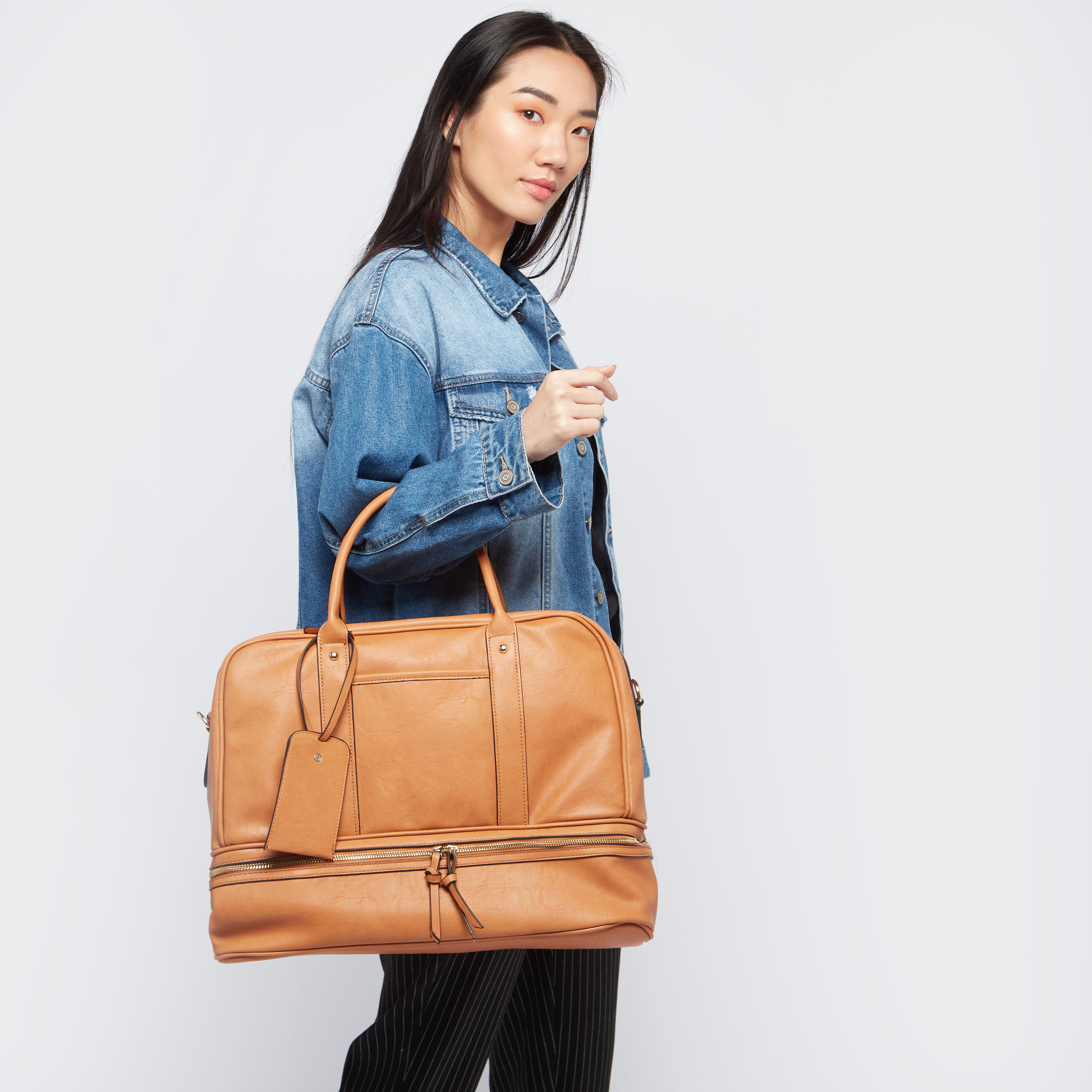 شنطة دافل سادة بتاج من سيليست-travel-luggagesandbags-dufflebags-image-2