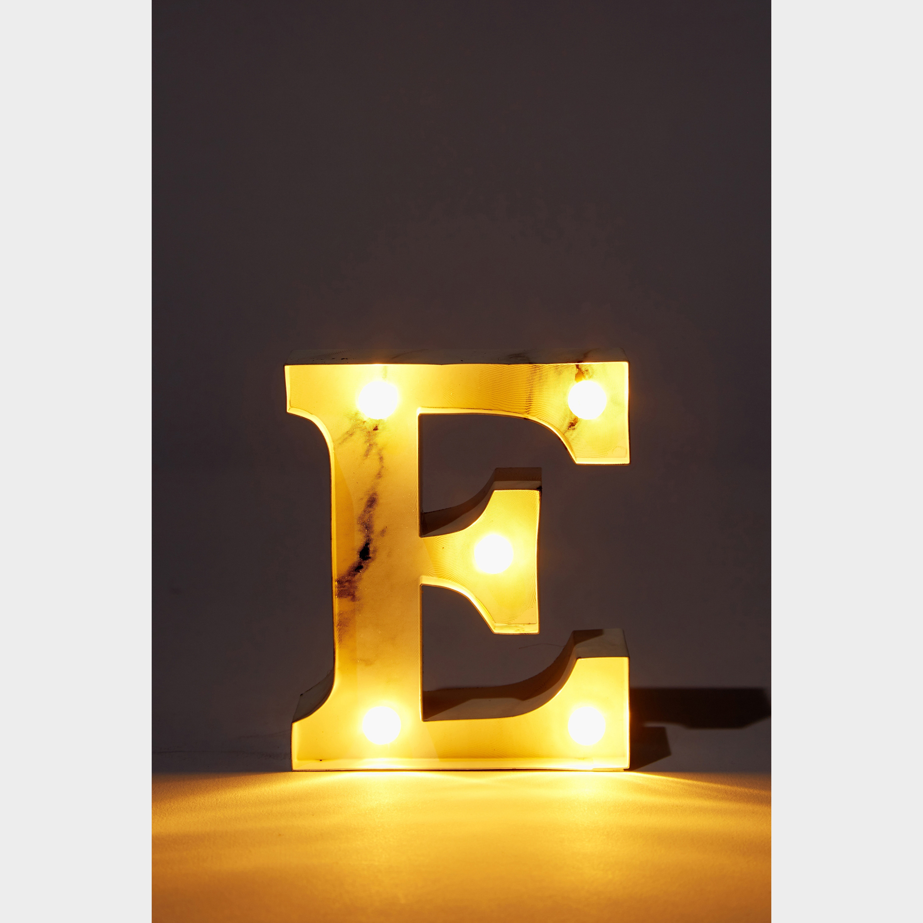 e shaped light