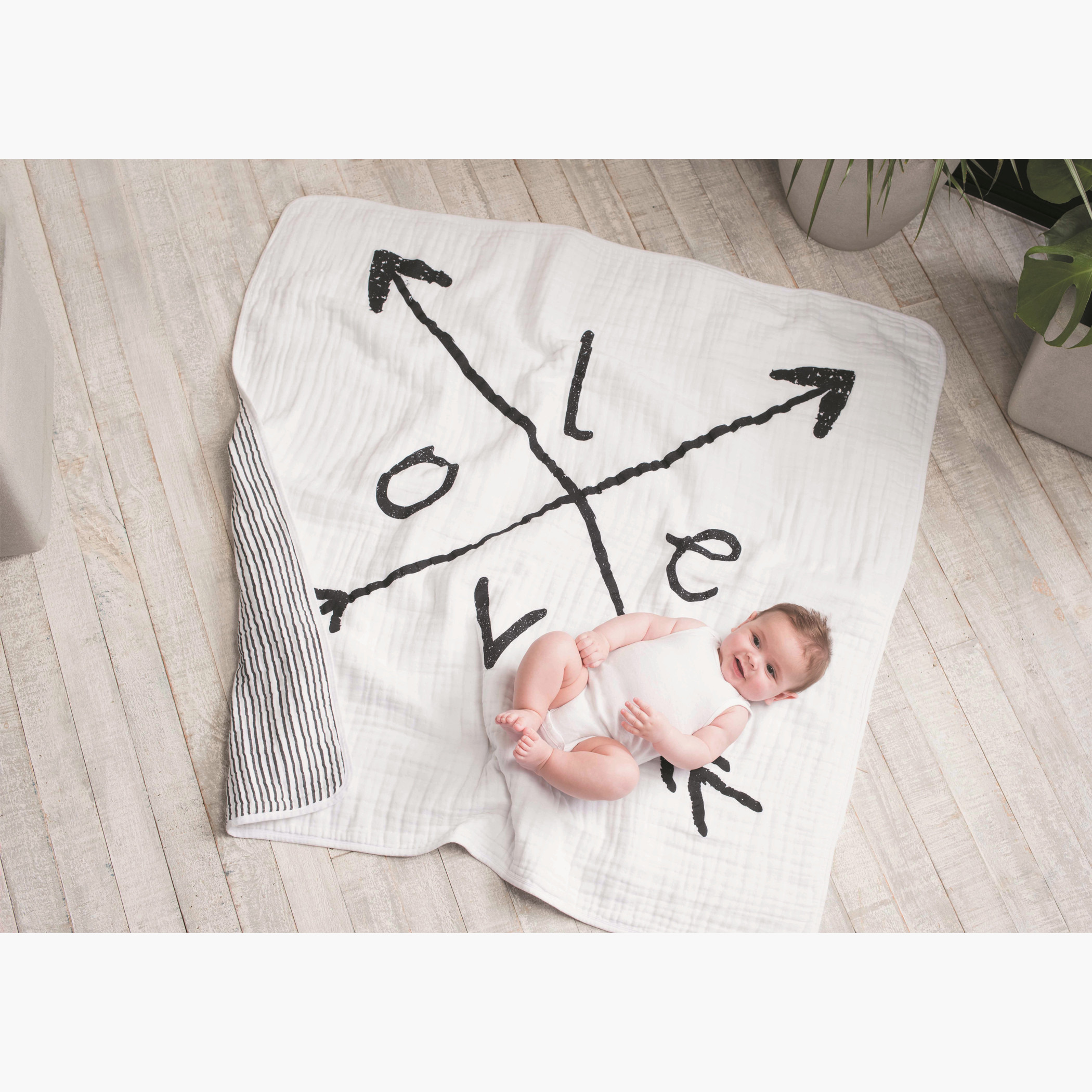 Aden & Anais Lovestruck Classic Dream Blanket - 120x120 cms-baby-nursery-blanketsandswaddles-blanketsandquilts-image-4