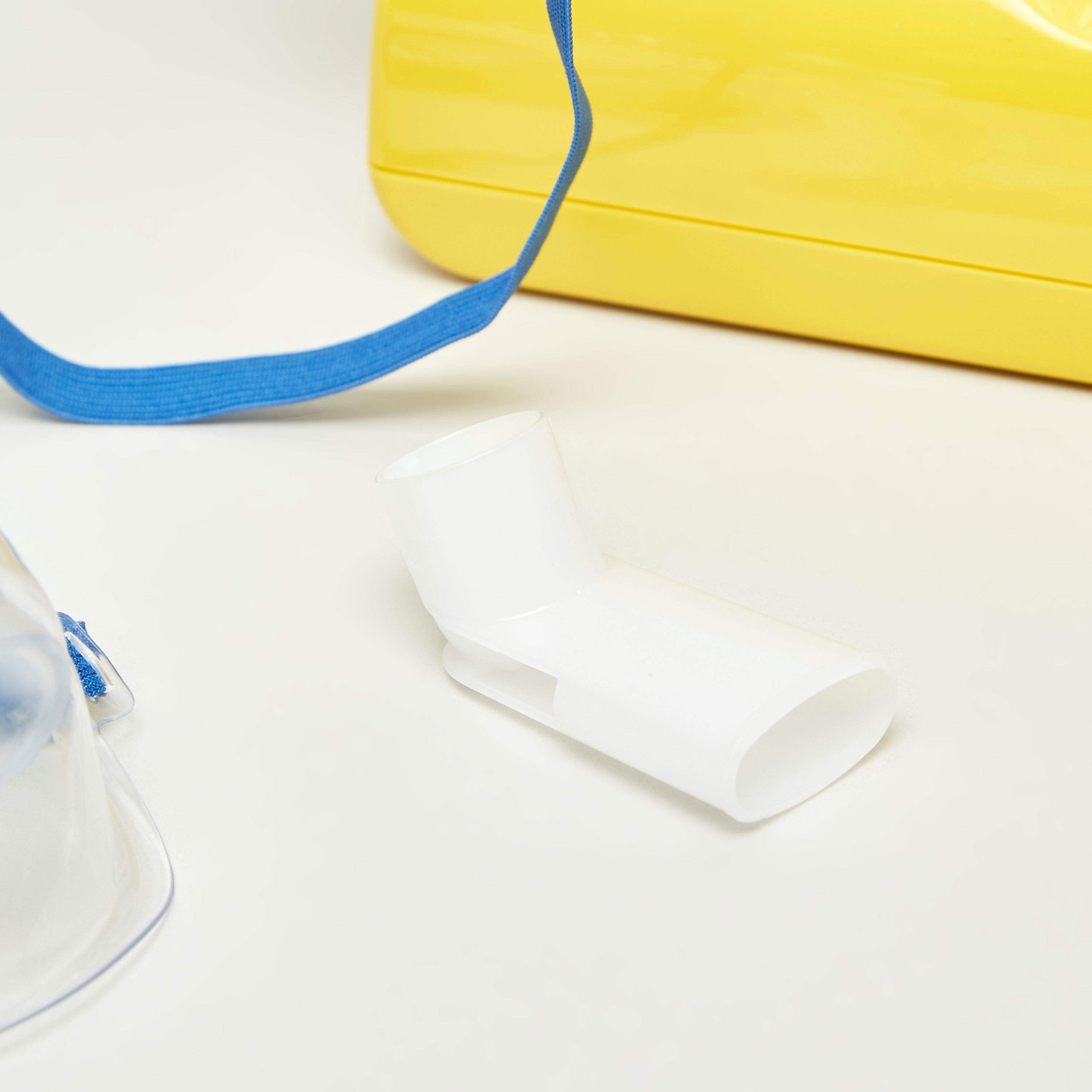 جهاز استنشاق البخار بالضغط من أومرون-baby-healthandsafety-nebulizers-image-6