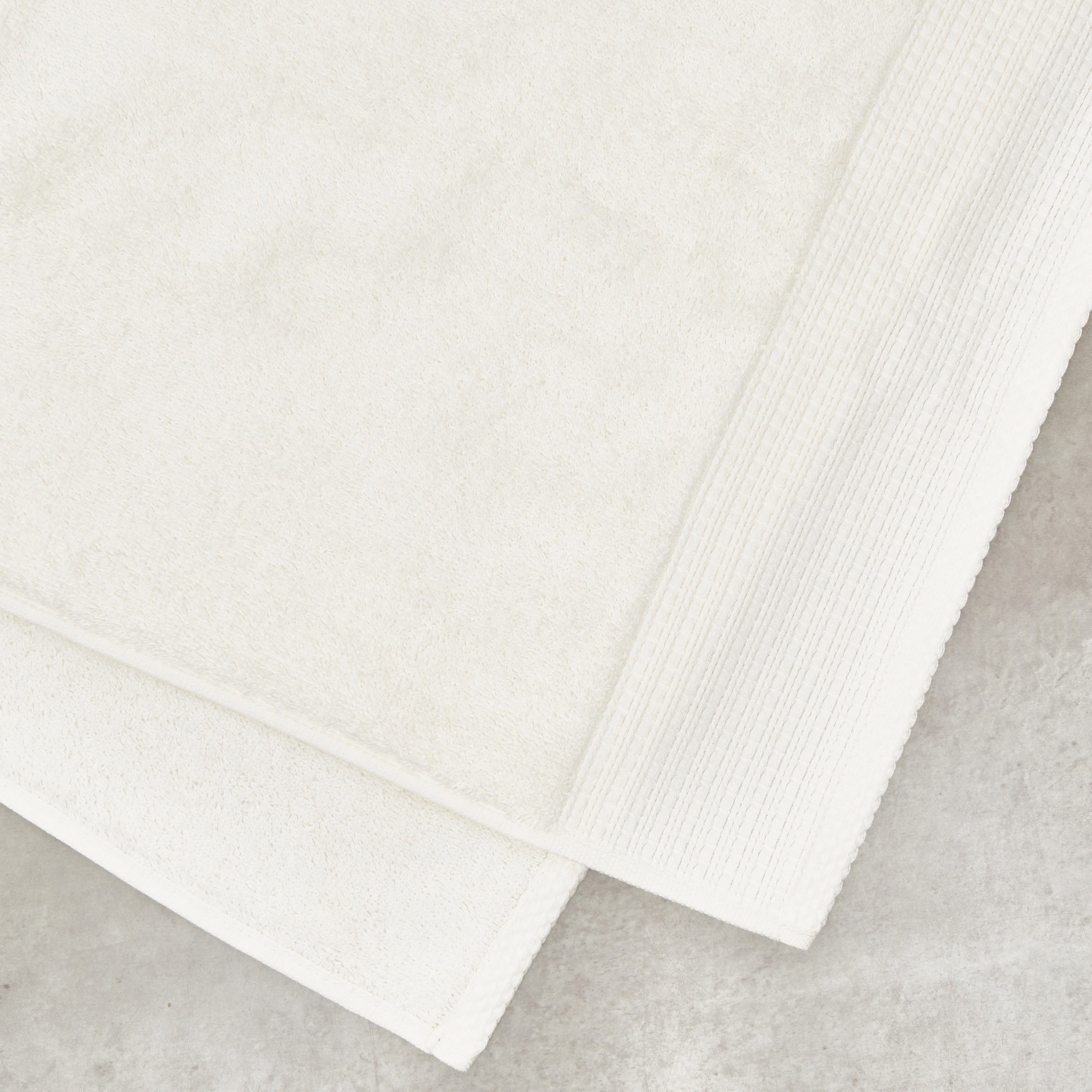 منشفة حمّام بارزة الملمس - 70x140 سم-household-bathandlaundry-bathlinen-towels-image-2